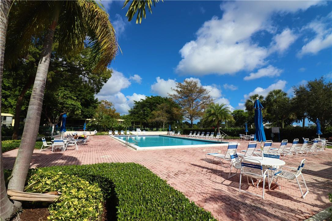 PALM AIRE COUNTRY CLUB - Residential