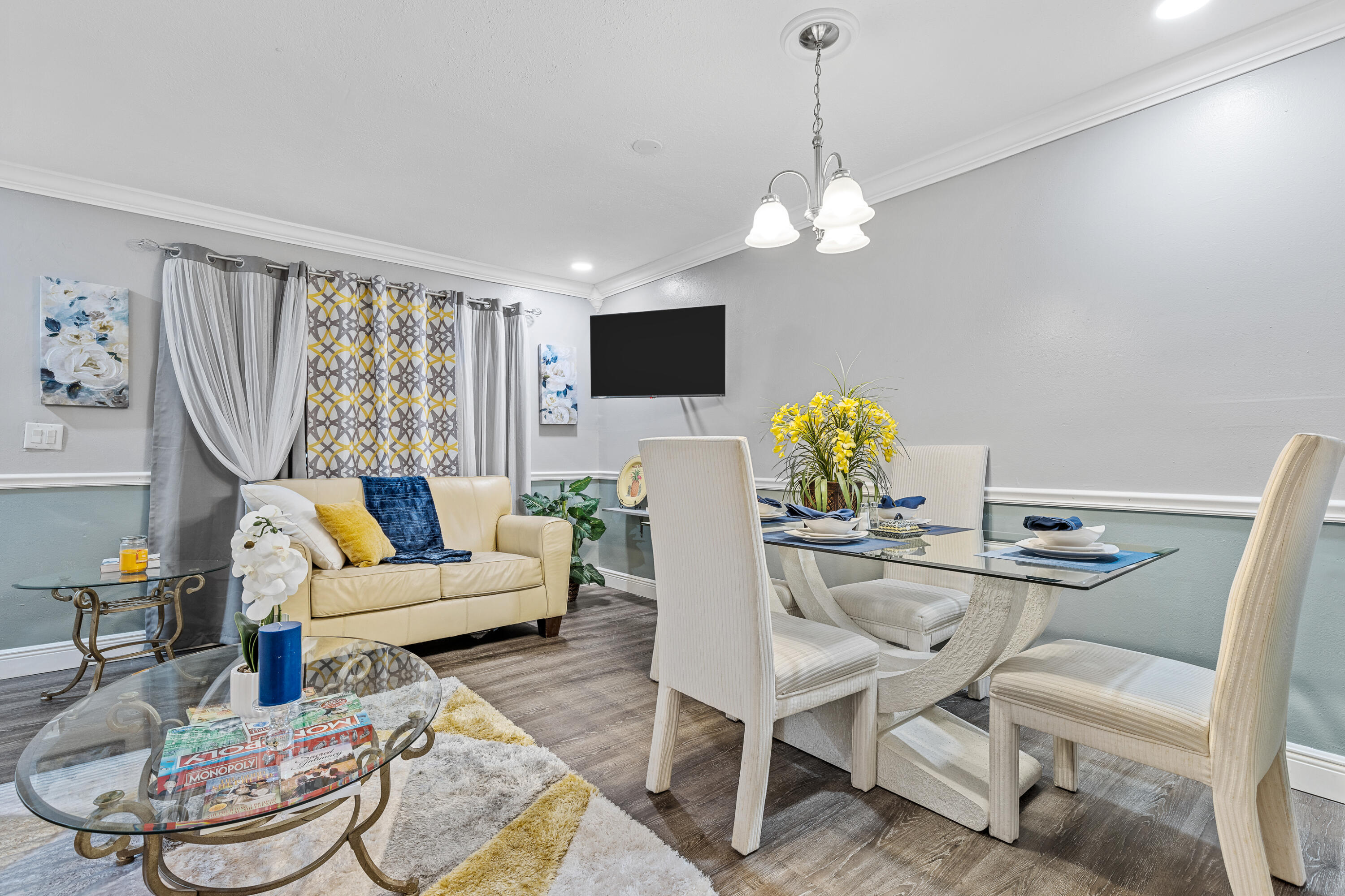 Vacant and available forquick and immediate occupancy. Large fully remodeled apartment with hurricaine impacted windows throughout. Close to downtown Delray and a quick bike ride to the beach.
