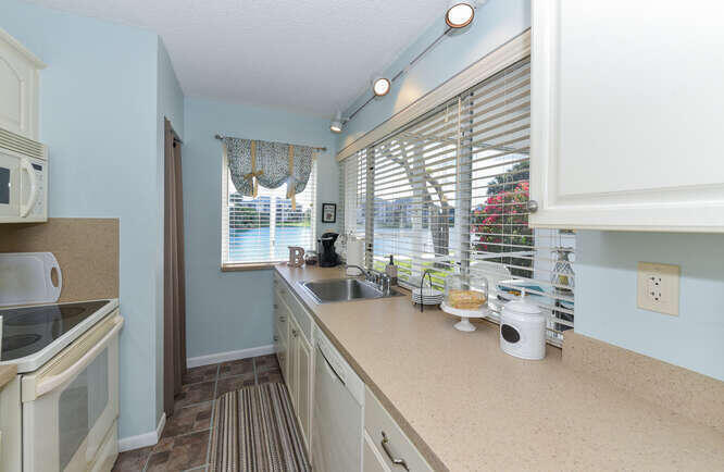 JUPITER BAY ONE THRU SIX CONDO - Residential