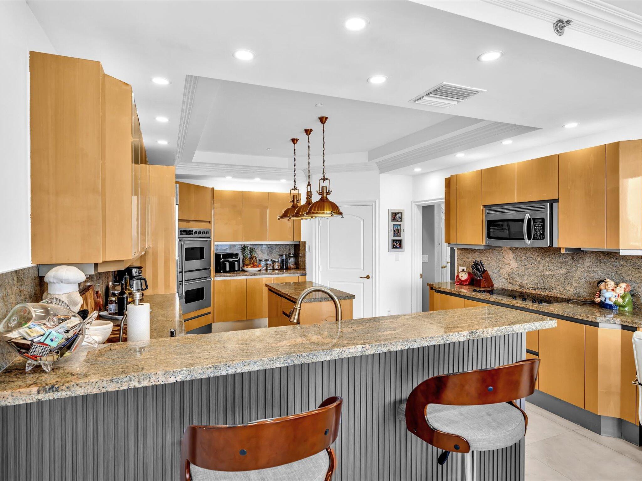 7000 ISL BLVD WILLIAMS ISL CONDO - Residential