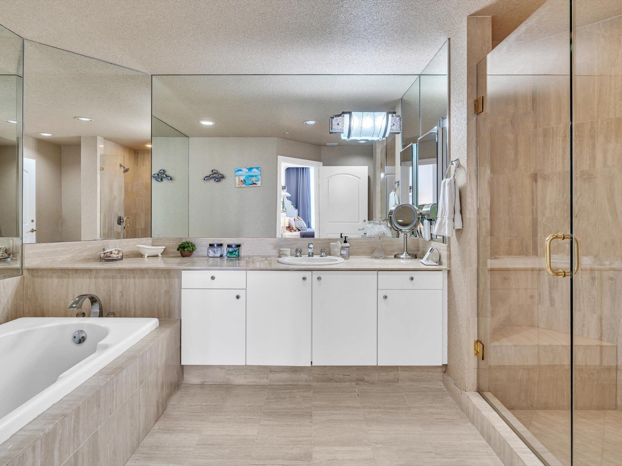 7000 ISL BLVD WILLIAMS ISL CONDO - Residential