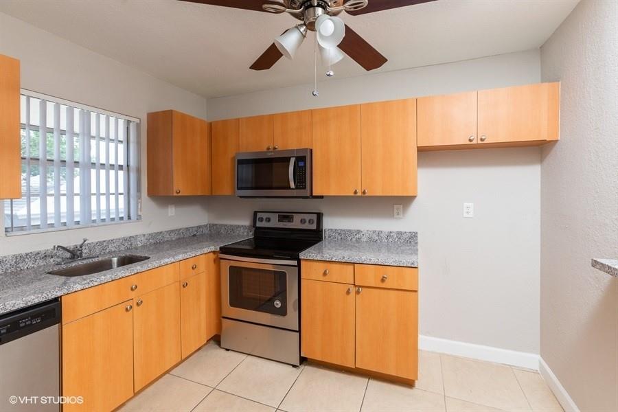 TOWNHOUSES OF PLANTATION - Residential