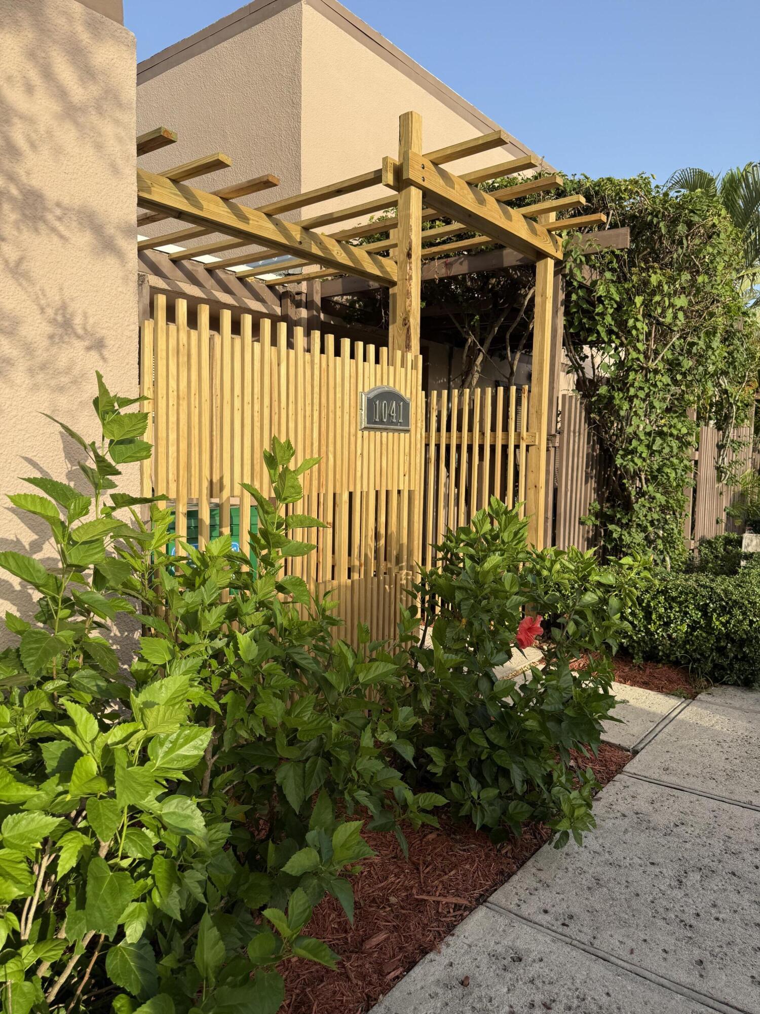 PEMBROKE LAKES SECTION SEVEN - Residential Lease