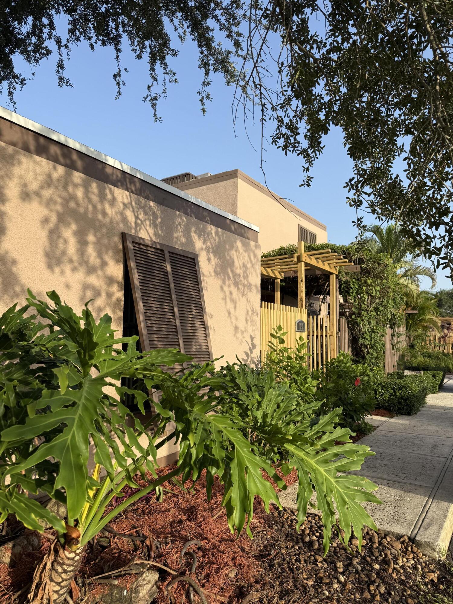 PEMBROKE LAKES SECTION SEVEN - Residential Lease
