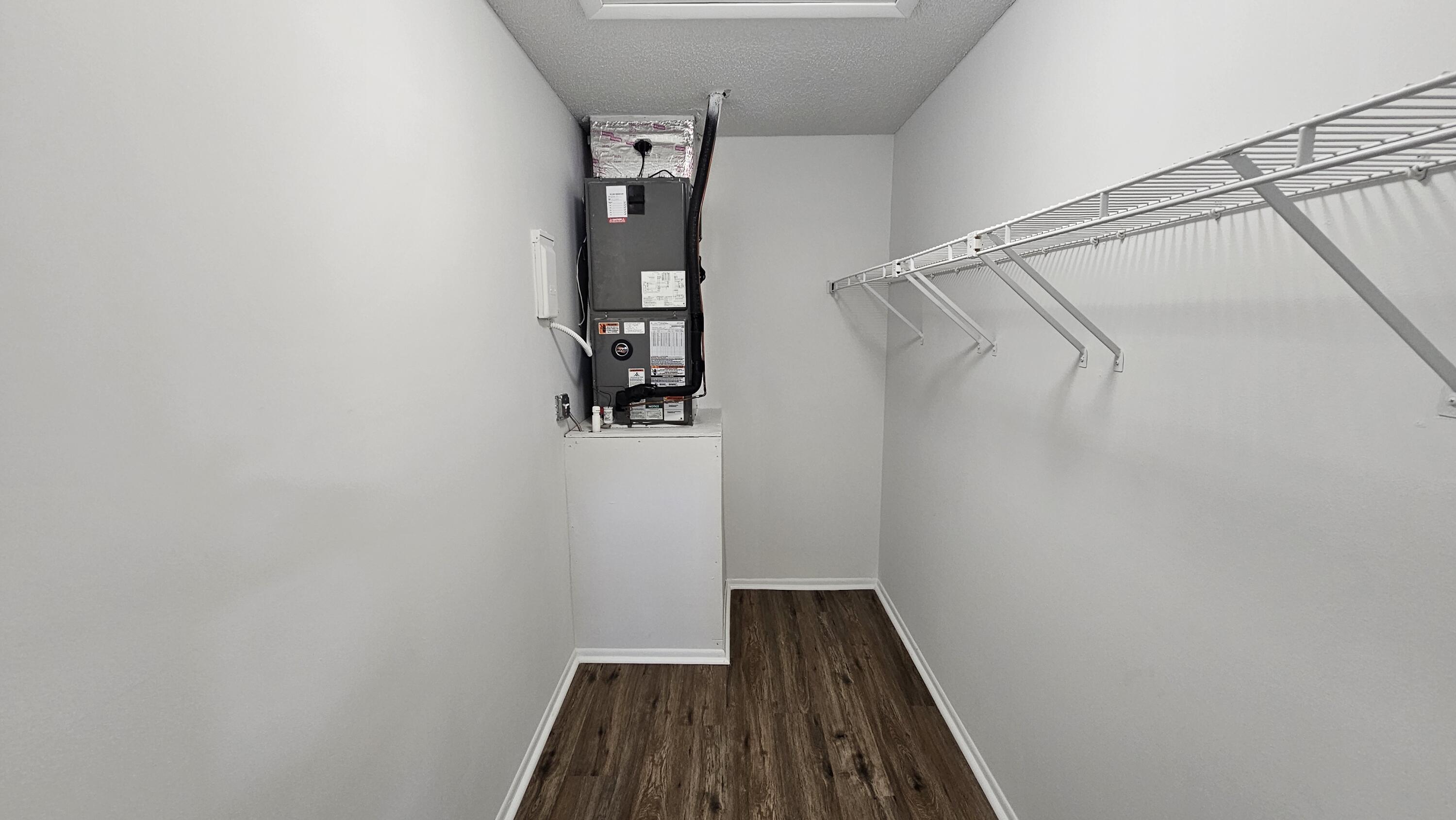 CRESTHAVEN CONDO TOWNHOMES SEC 2 - Residential