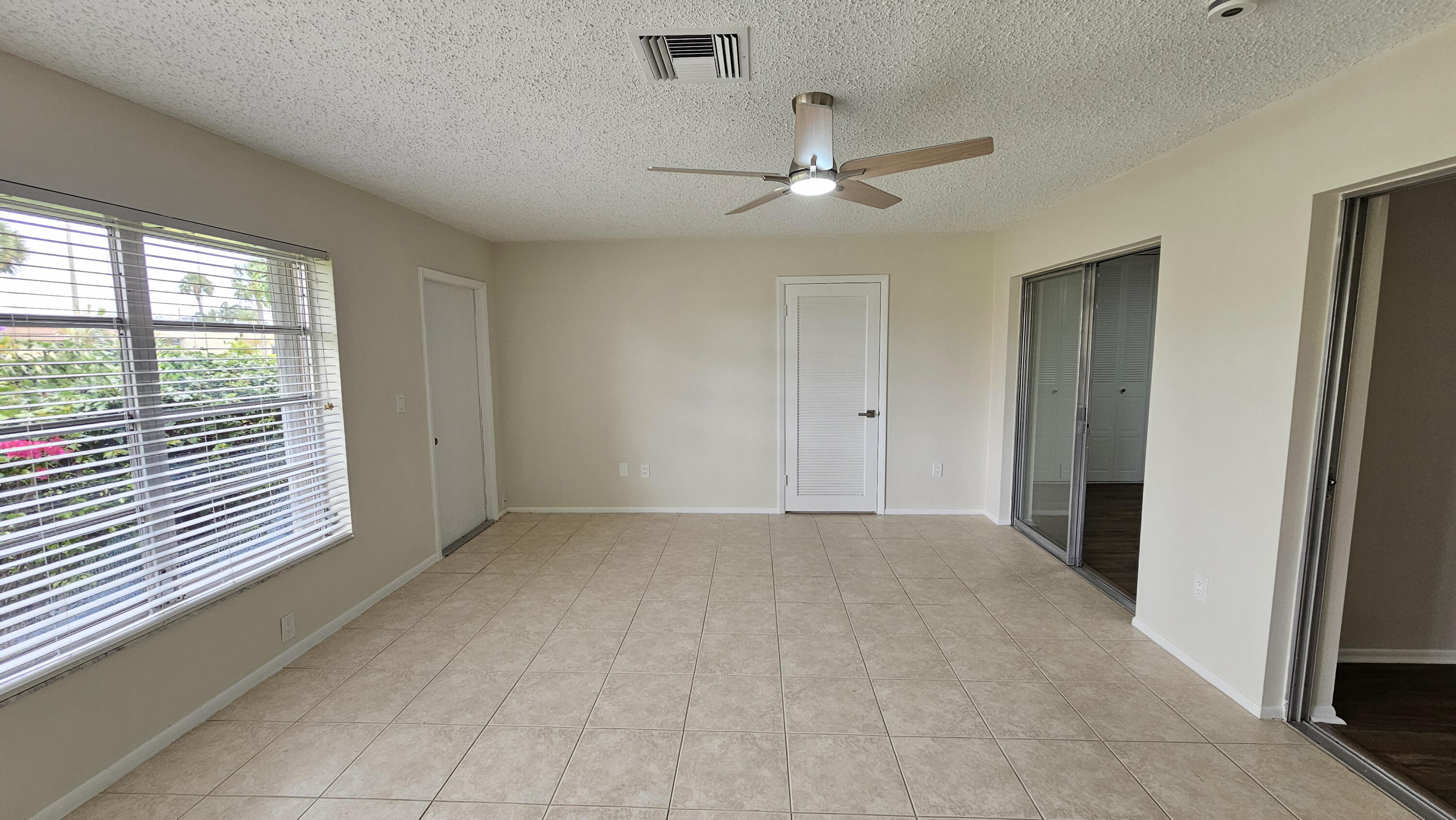 CRESTHAVEN CONDO TOWNHOMES SEC 2 - Residential