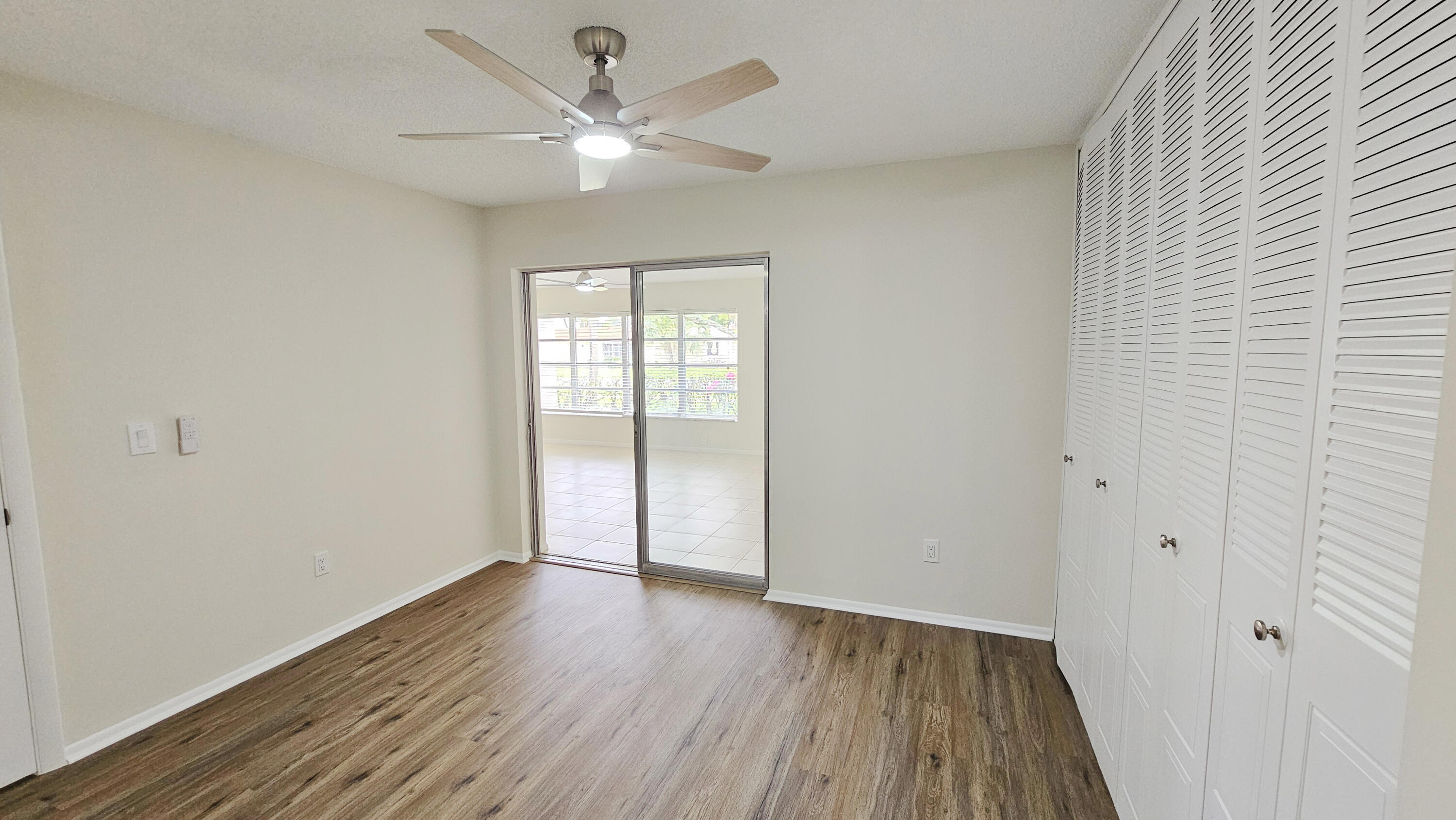 CRESTHAVEN CONDO TOWNHOMES SEC 2 - Residential