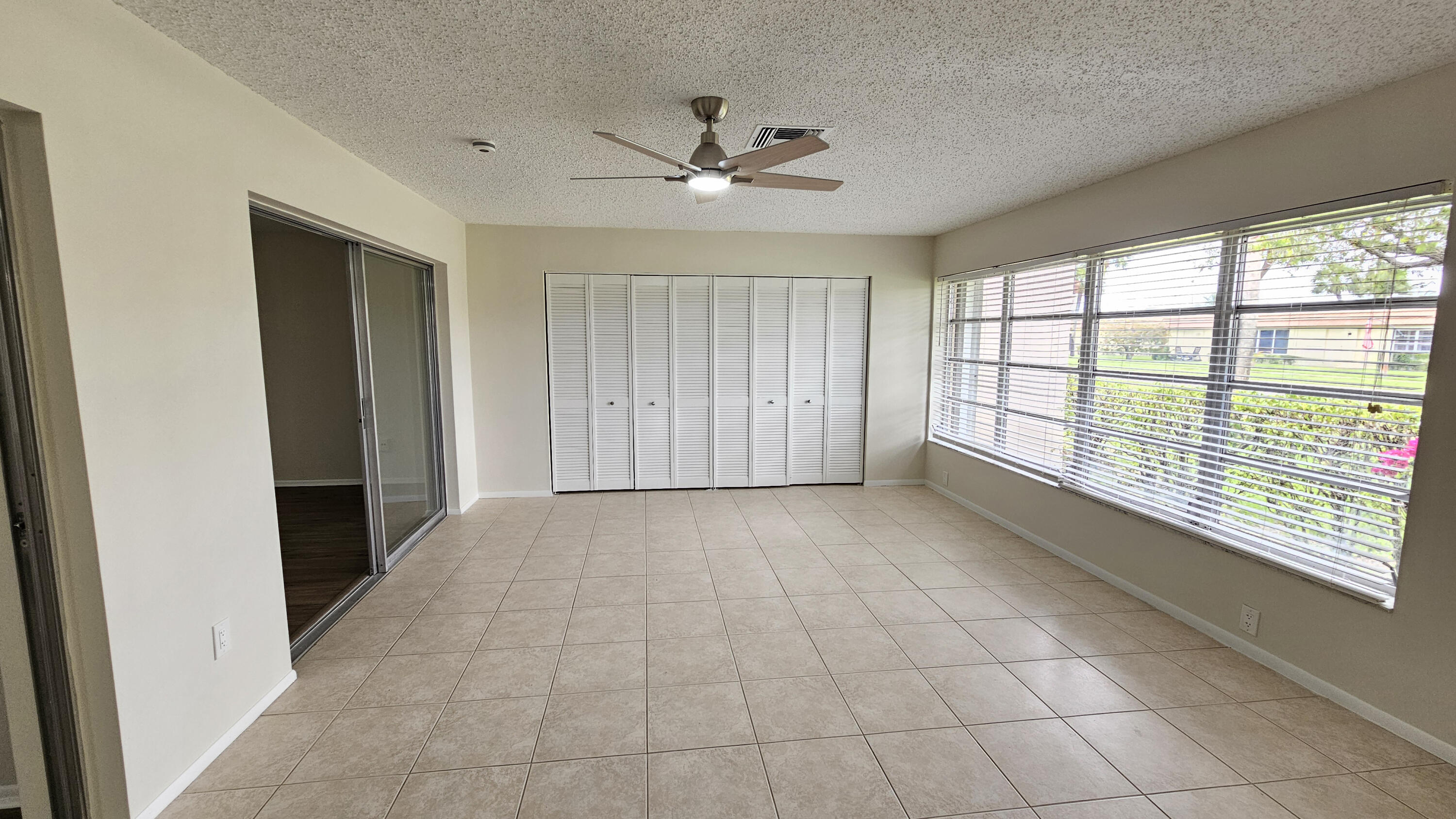 CRESTHAVEN CONDO TOWNHOMES SEC 2 - Residential