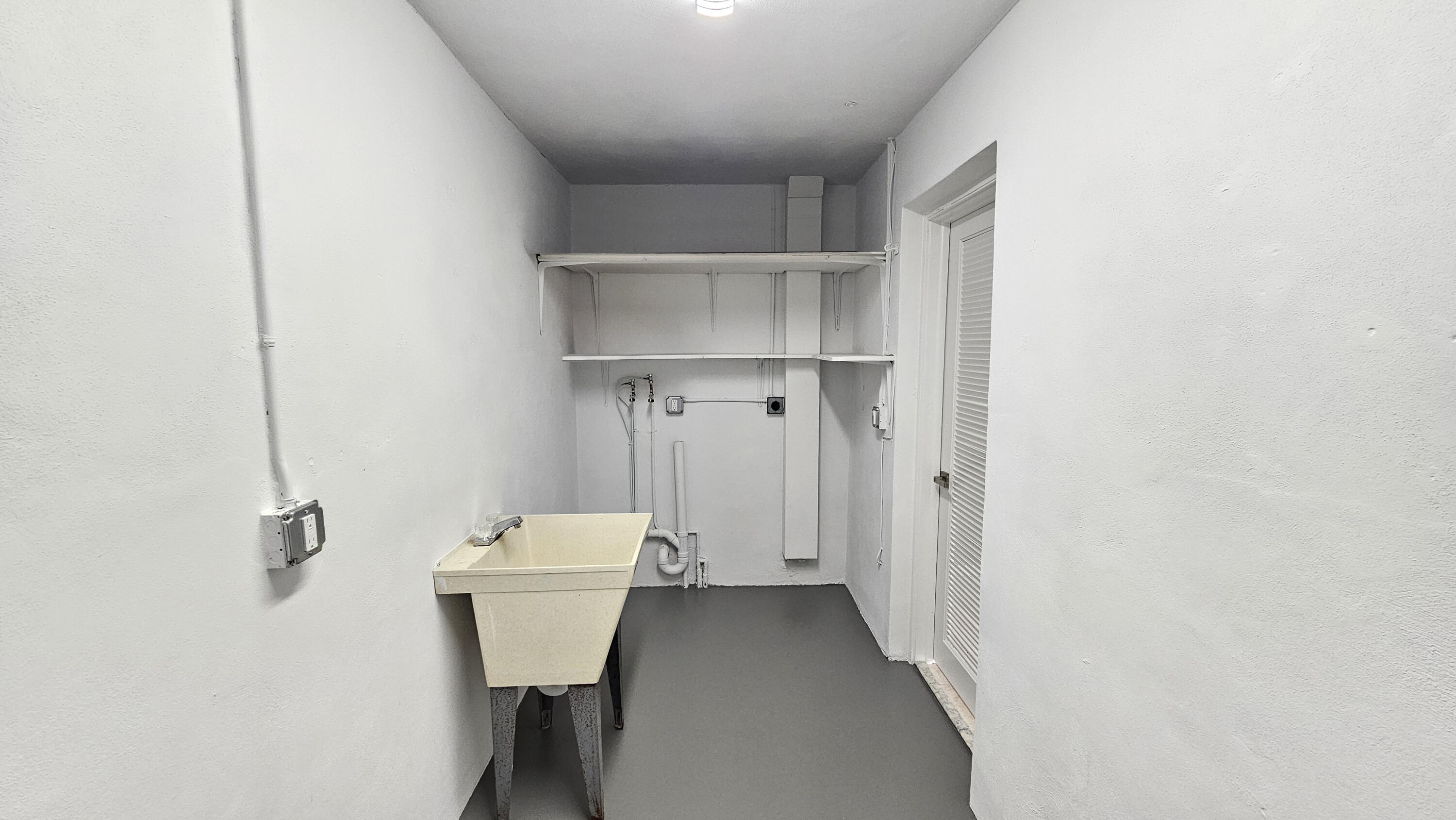 CRESTHAVEN CONDO TOWNHOMES SEC 2 - Residential