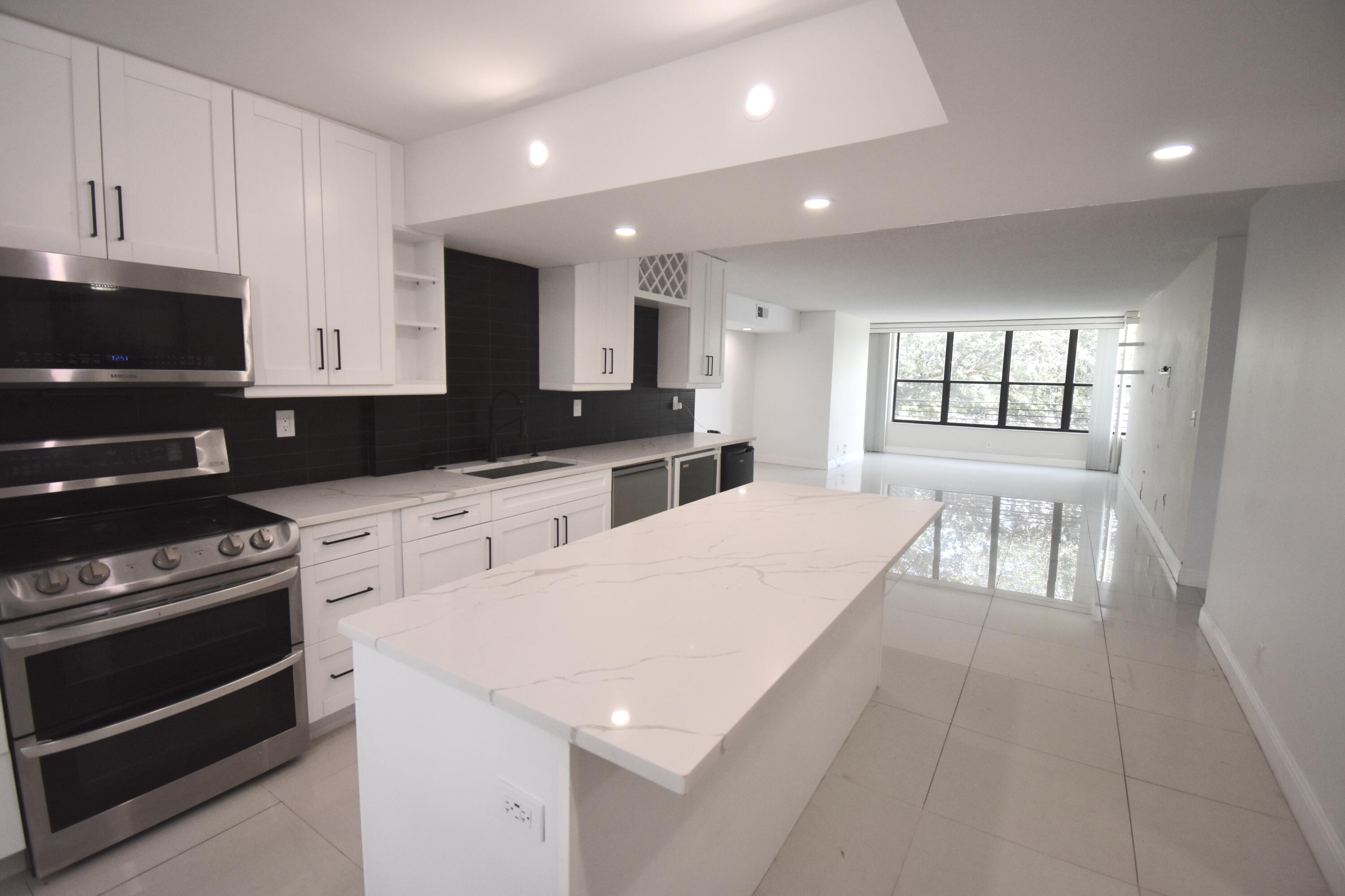 APPLEWOOD VILLAGE II-F CONDO - Residential