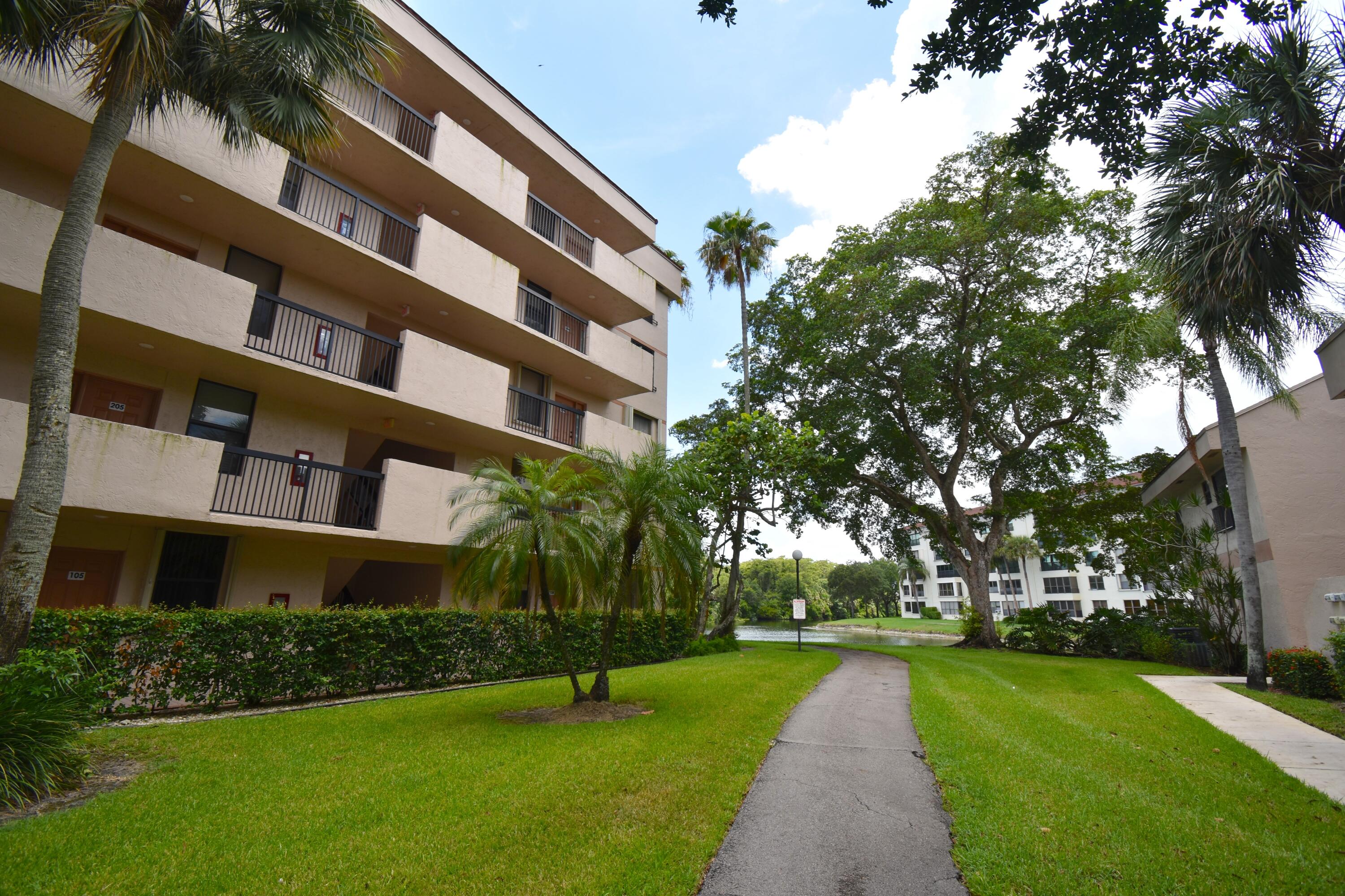 APPLEWOOD VILLAGE II-F CONDO - Residential