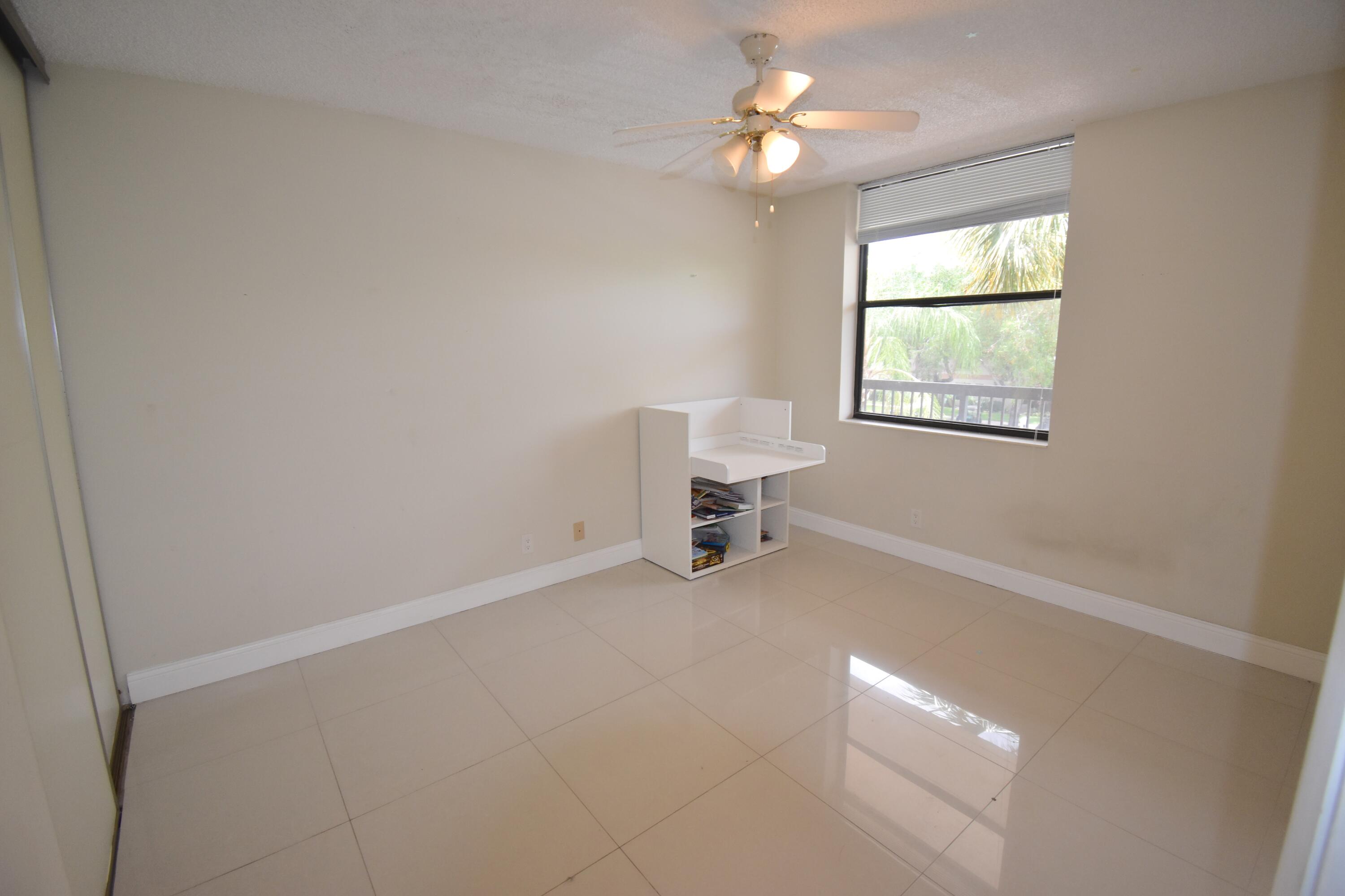 APPLEWOOD VILLAGE II-F CONDO - Residential