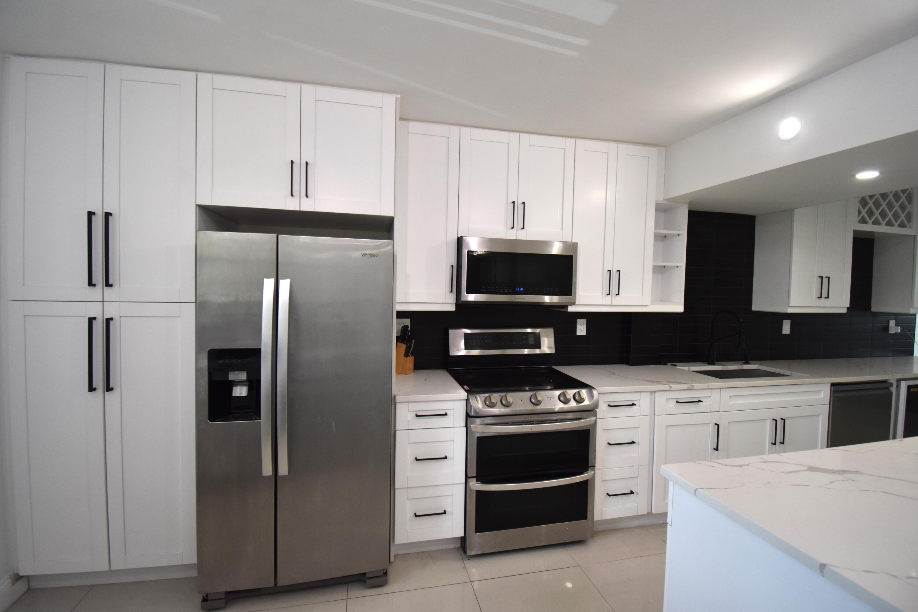 APPLEWOOD VILLAGE II-F CONDO - Residential