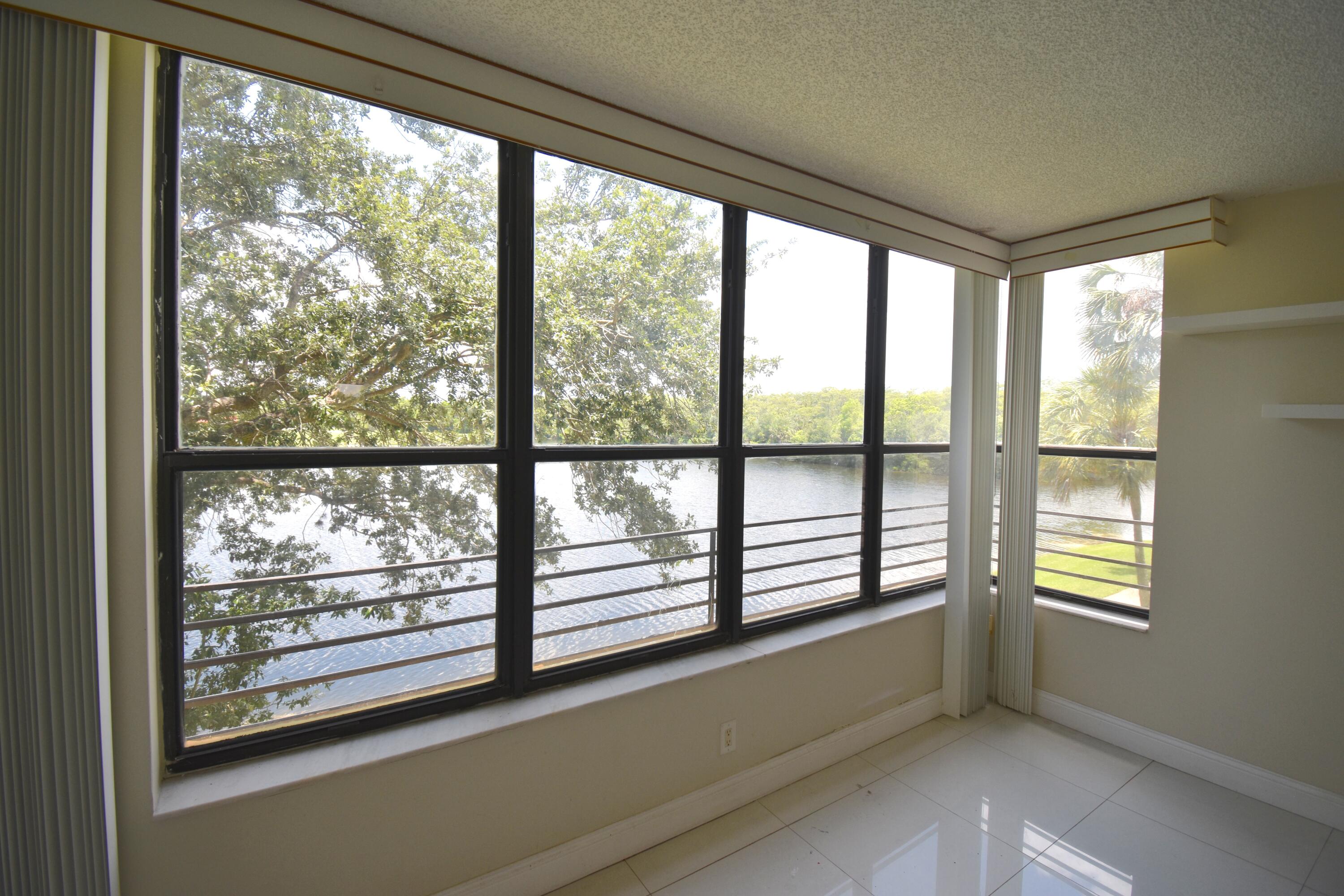 APPLEWOOD VILLAGE II-F CONDO - Residential