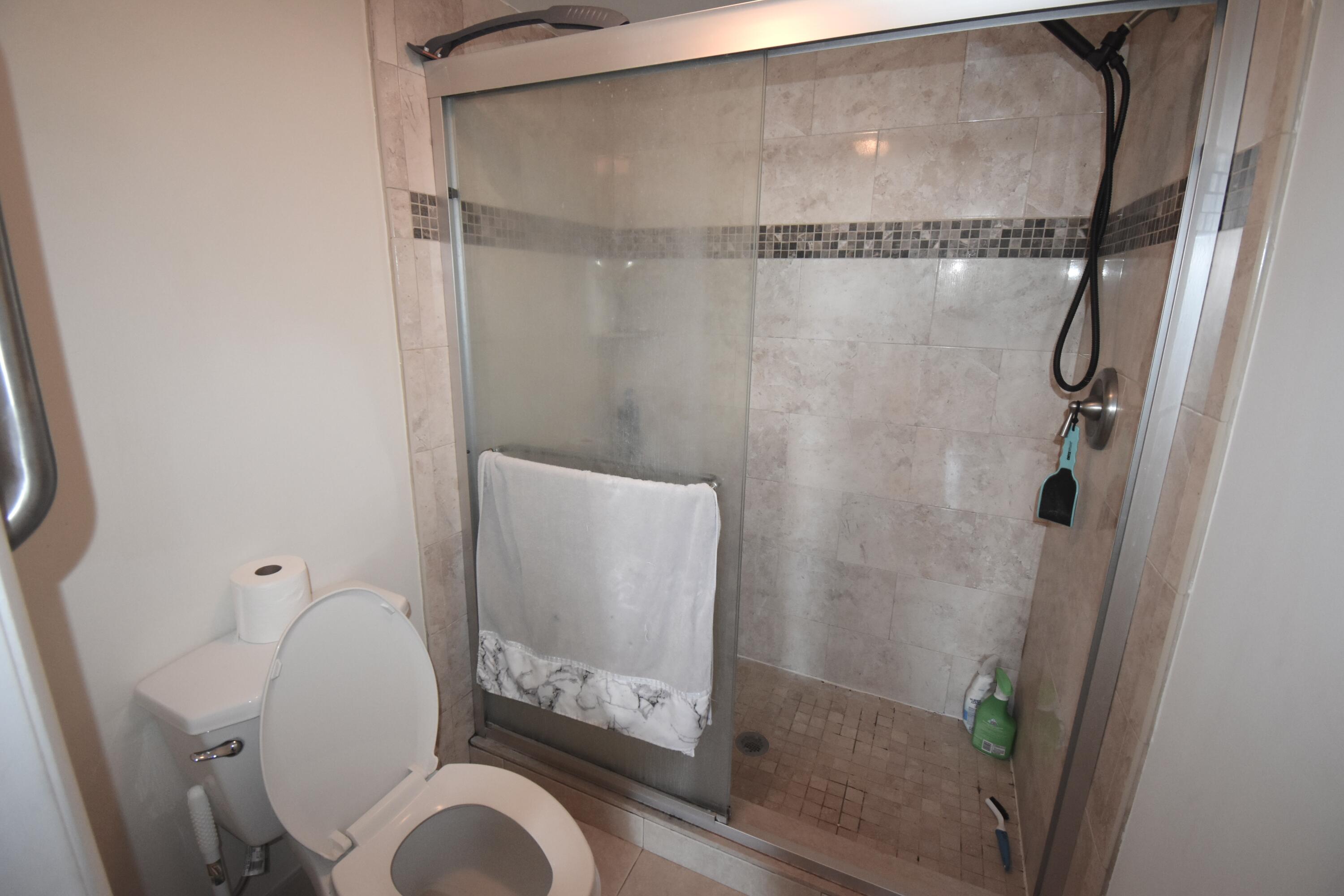 APPLEWOOD VILLAGE II-F CONDO - Residential