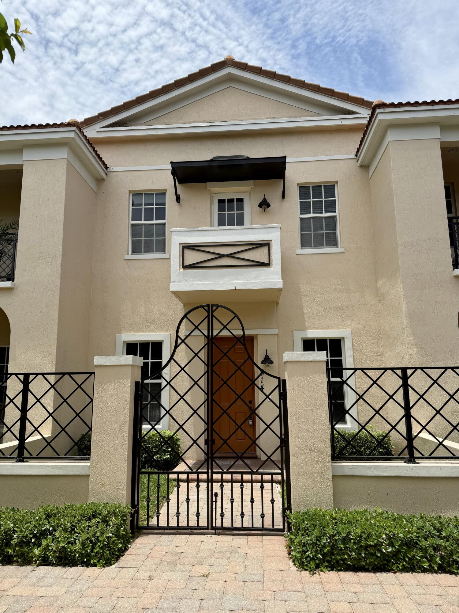 Beautifully maintained 3-bedroom plus loft townhome in Central Park. Fresh interior paint and brand-new wood-look flooring throughout. Features hurricane-impact windows and doors, a two-car garage, and a flexible loft space ideal for a home office, media room, or play area. Move-in ready and conveniently located near shopping, dining, major highways, and Boca Raton's beaches.