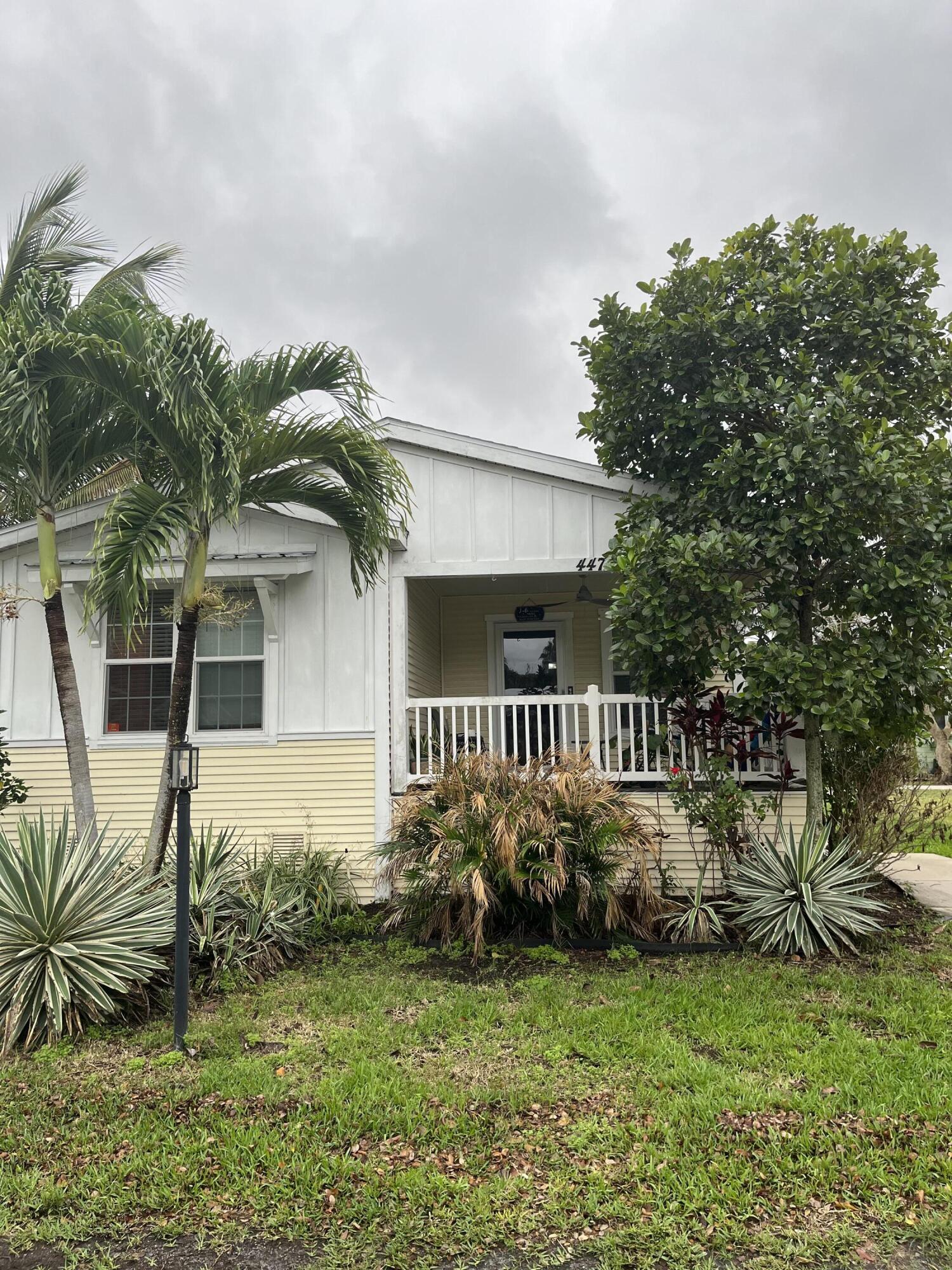 Newer model, well maintained, large kitchen and dining. Living and bedrooms nice Large with modern upgrades. all ages community lots of amenities including gym resort style pool kids playground barbecue area and much more. located near beaches dining and shopping. BARGIN... PRICED TO SELL!!!
