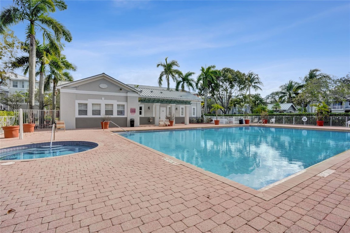 SHOMA COURTYARDS II AT ROYAL PALM CONDOM - Residential