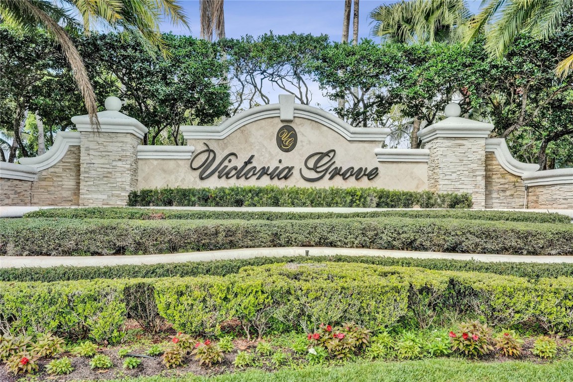 SHOMA COURTYARDS II AT ROYAL PALM CONDOM - Residential
