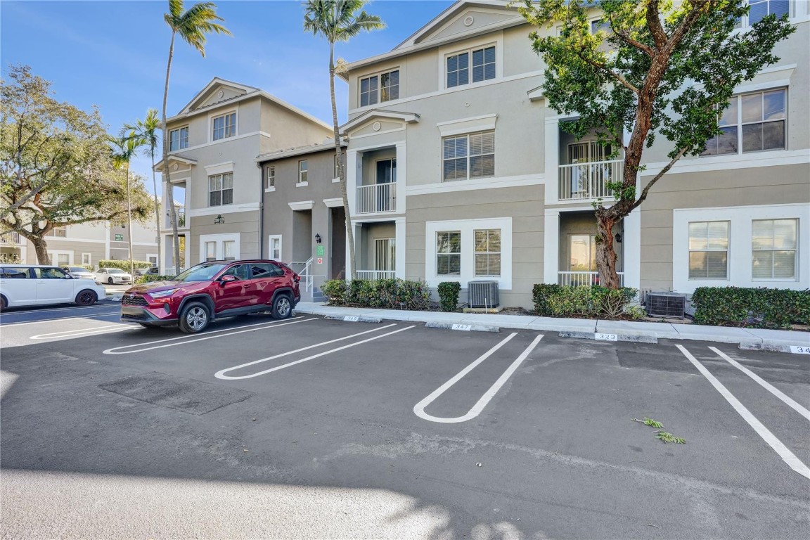SHOMA COURTYARDS II AT ROYAL PALM CONDOM - Residential