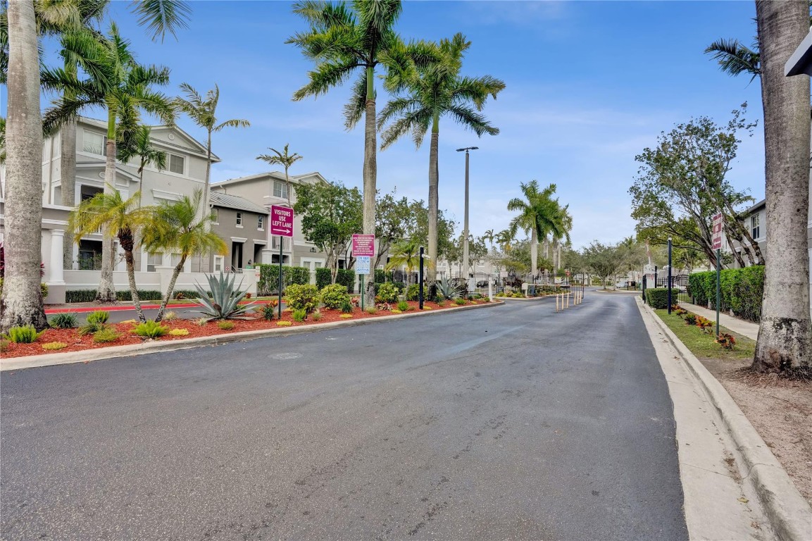 SHOMA COURTYARDS II AT ROYAL PALM CONDOM - Residential