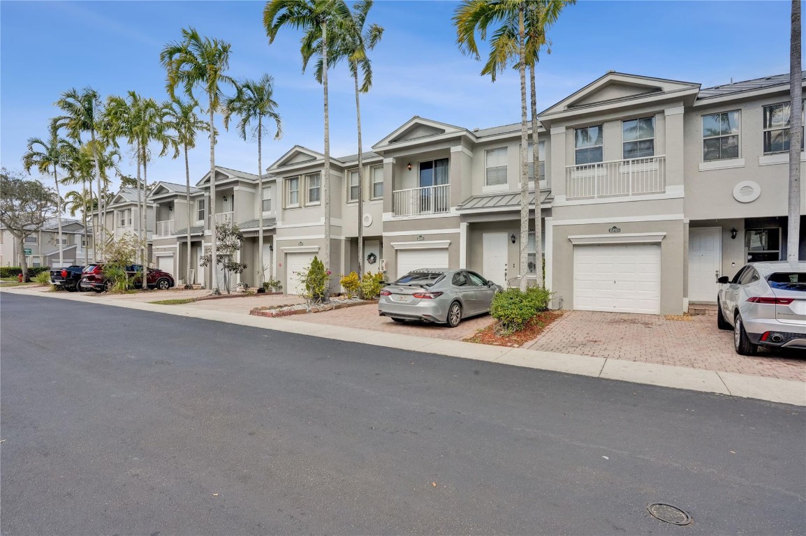 SHOMA COURTYARDS II AT ROYAL PALM CONDOM - Residential