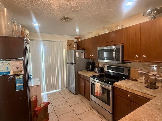 CRYSTAL VIEW TOWNHOMES - Residential Lease