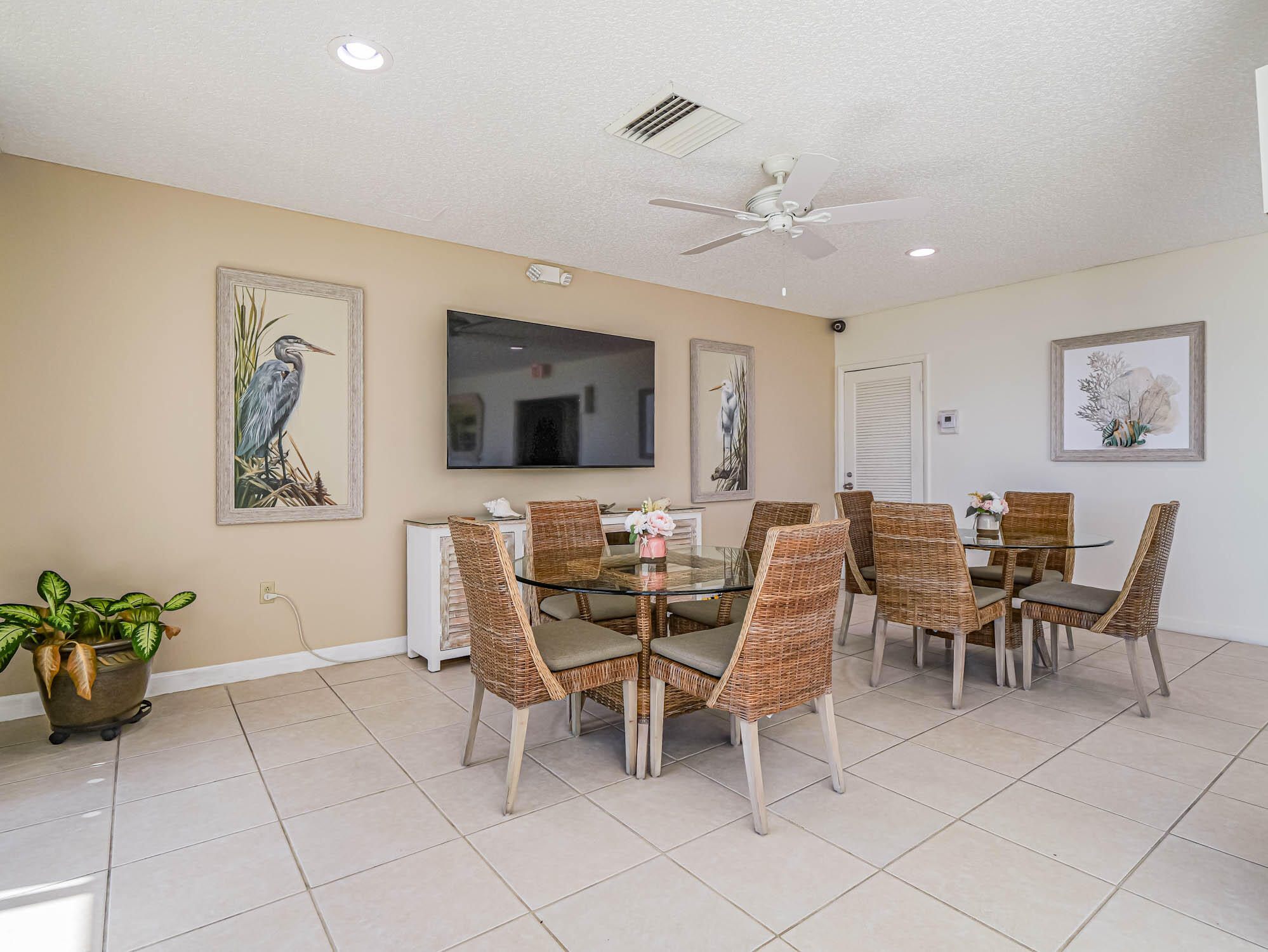 SEA PALMS CONDOMINIUM - Residential