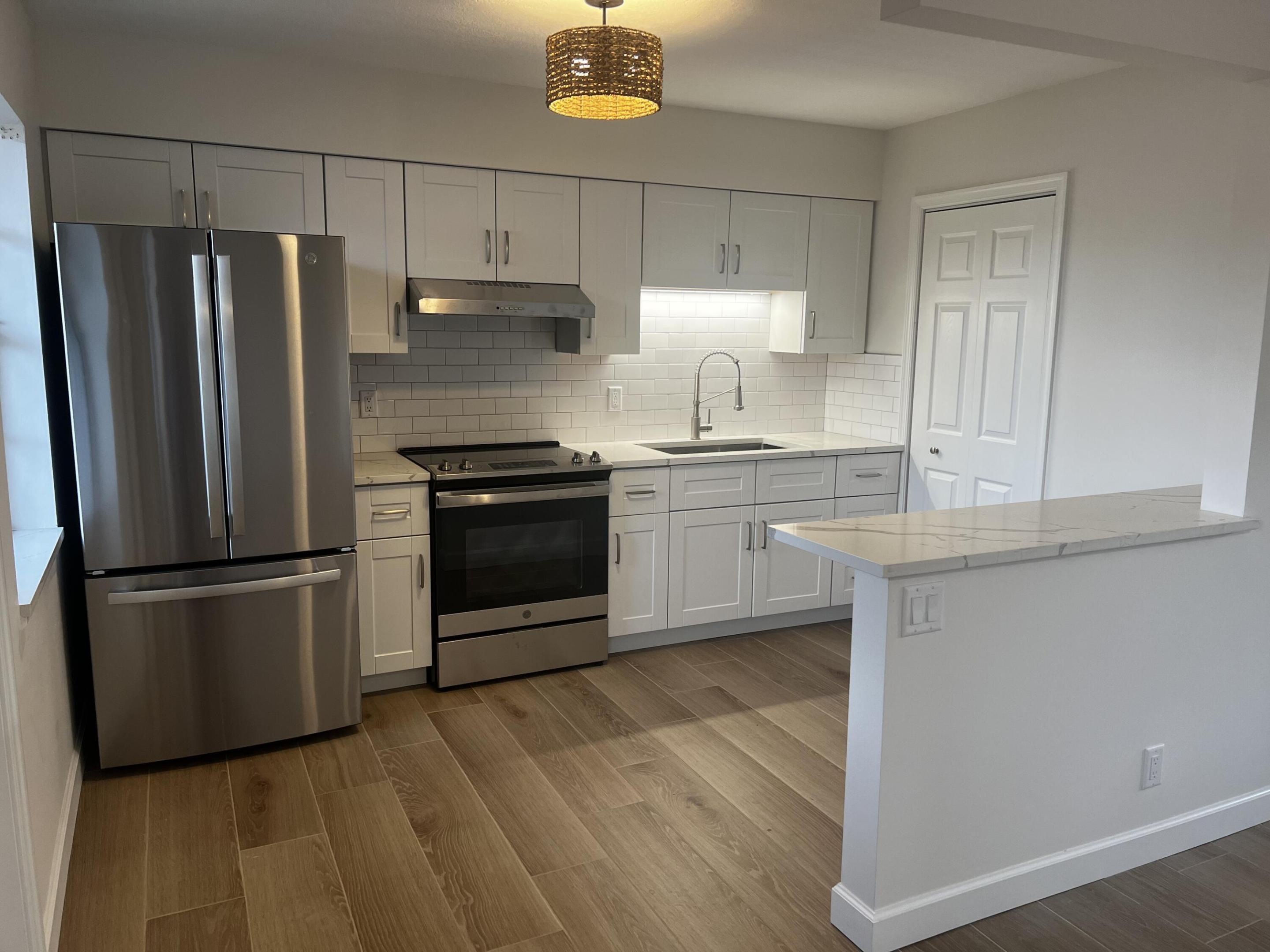 Beautifully renovated and ideally situated first floor condo in Boynton Beach! Minutes walk away from local restaurants and bars. Quiet little community practically on the Intracoastal. This community has an old-school Boynton Beach charm to it, not to mention the location. Just looking for the right tenant.
