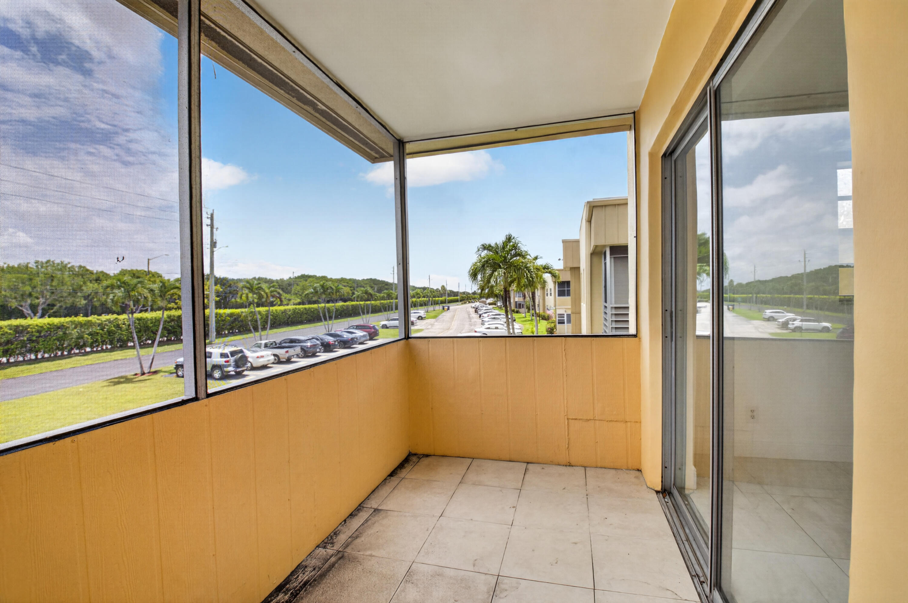 KINGS POINT CAPRI CONDOS - Residential