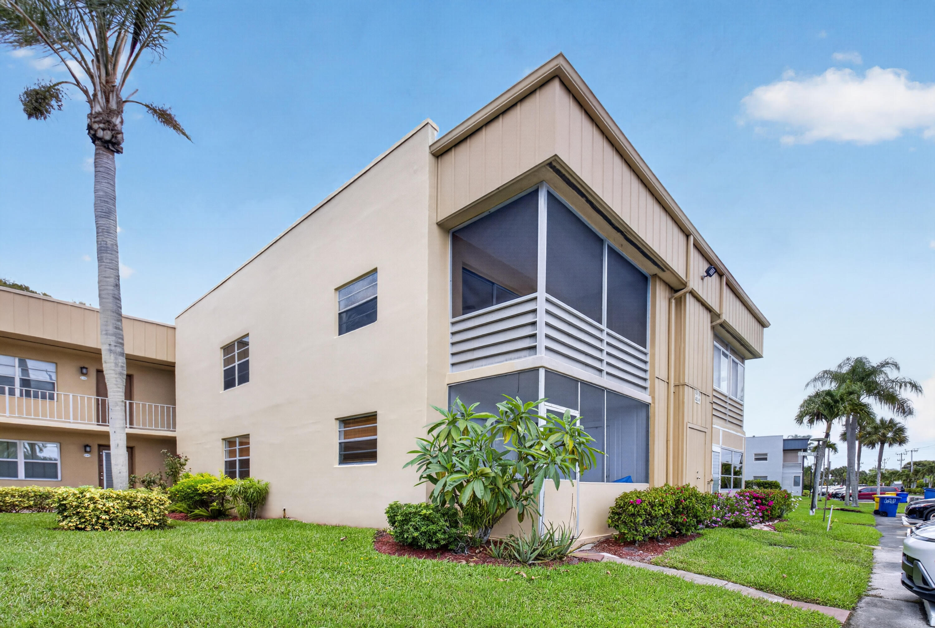 KINGS POINT CAPRI CONDOS - Residential