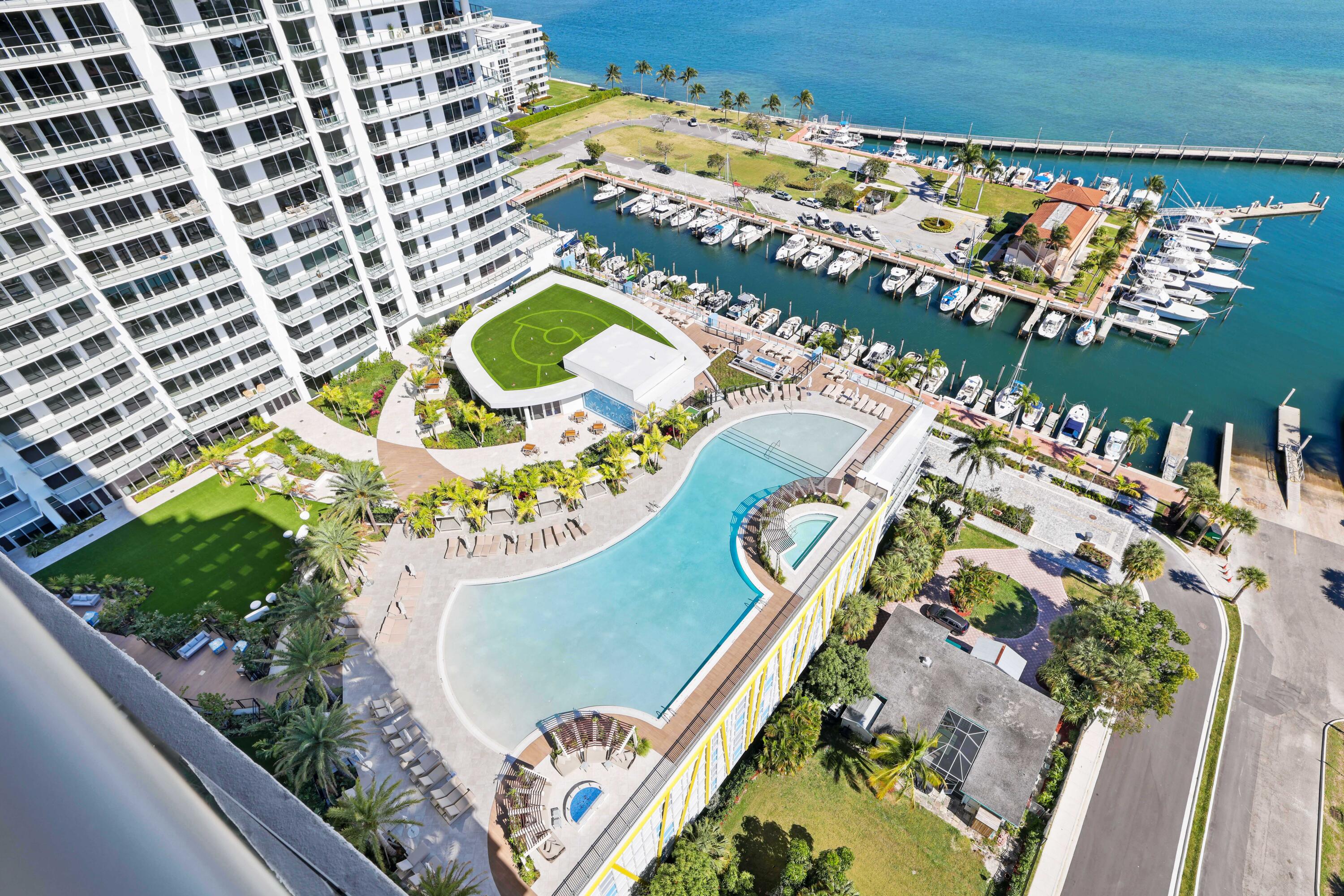 NAUTILUS 220 CONDOMINIUM - Residential