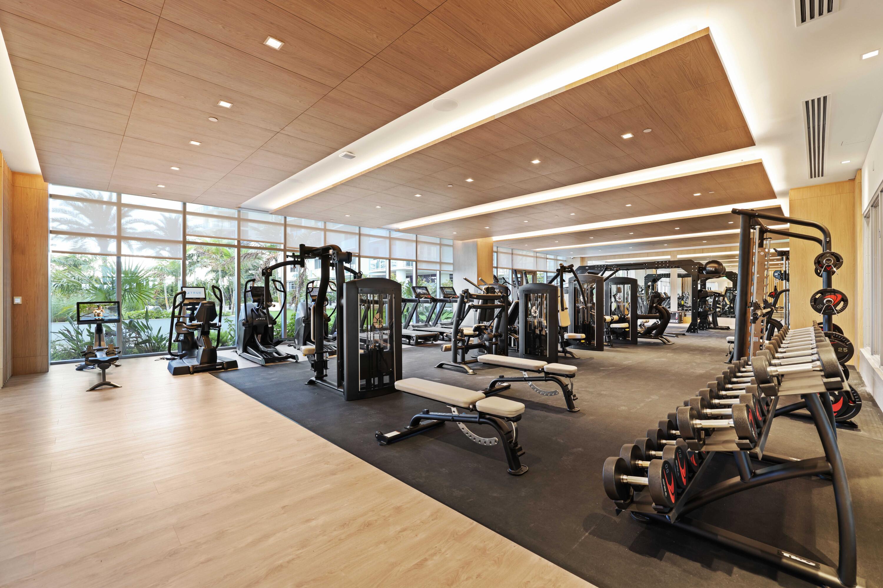 NAUTILUS 220 CONDOMINIUM - Residential