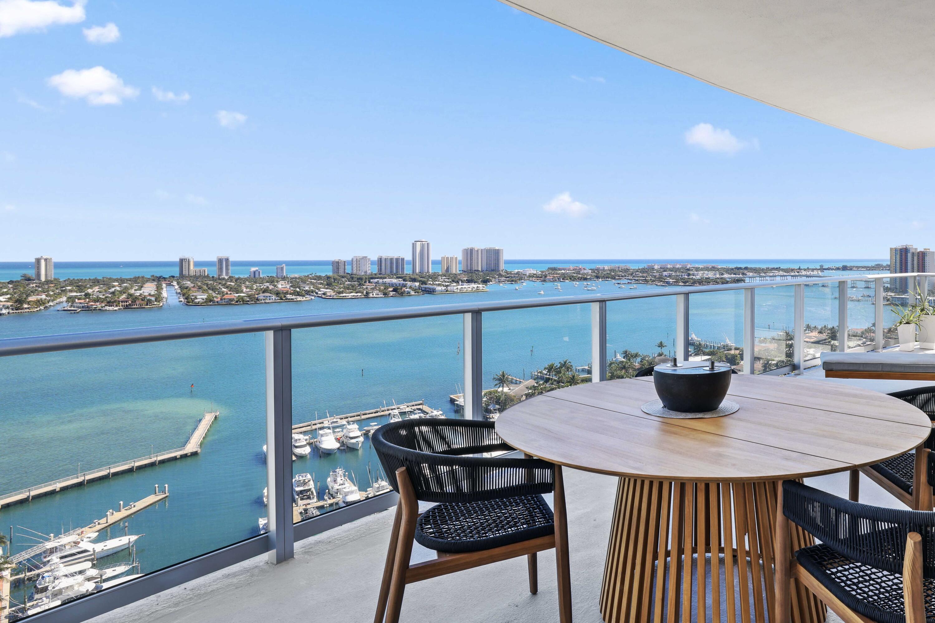 NAUTILUS 220 CONDOMINIUM - Residential