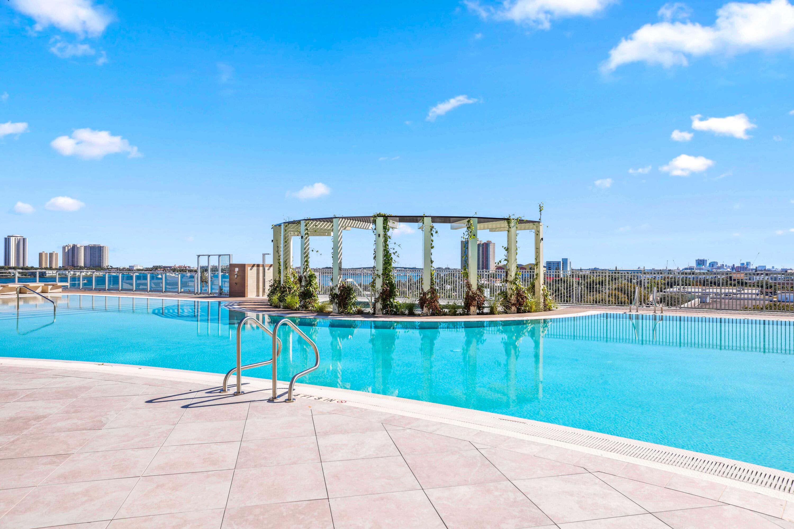 NAUTILUS 220 CONDOMINIUM - Residential