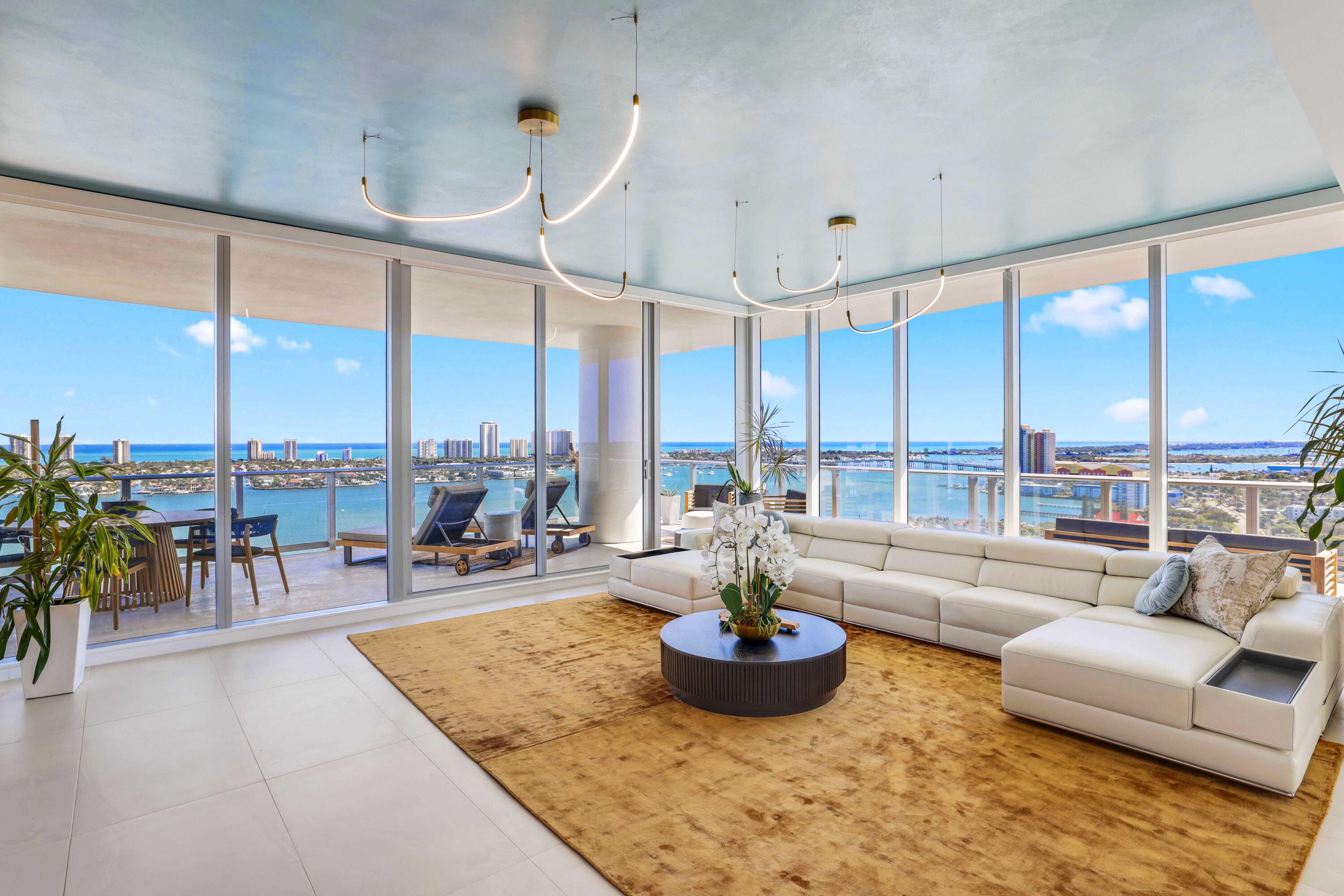 NAUTILUS 220 CONDOMINIUM - Residential