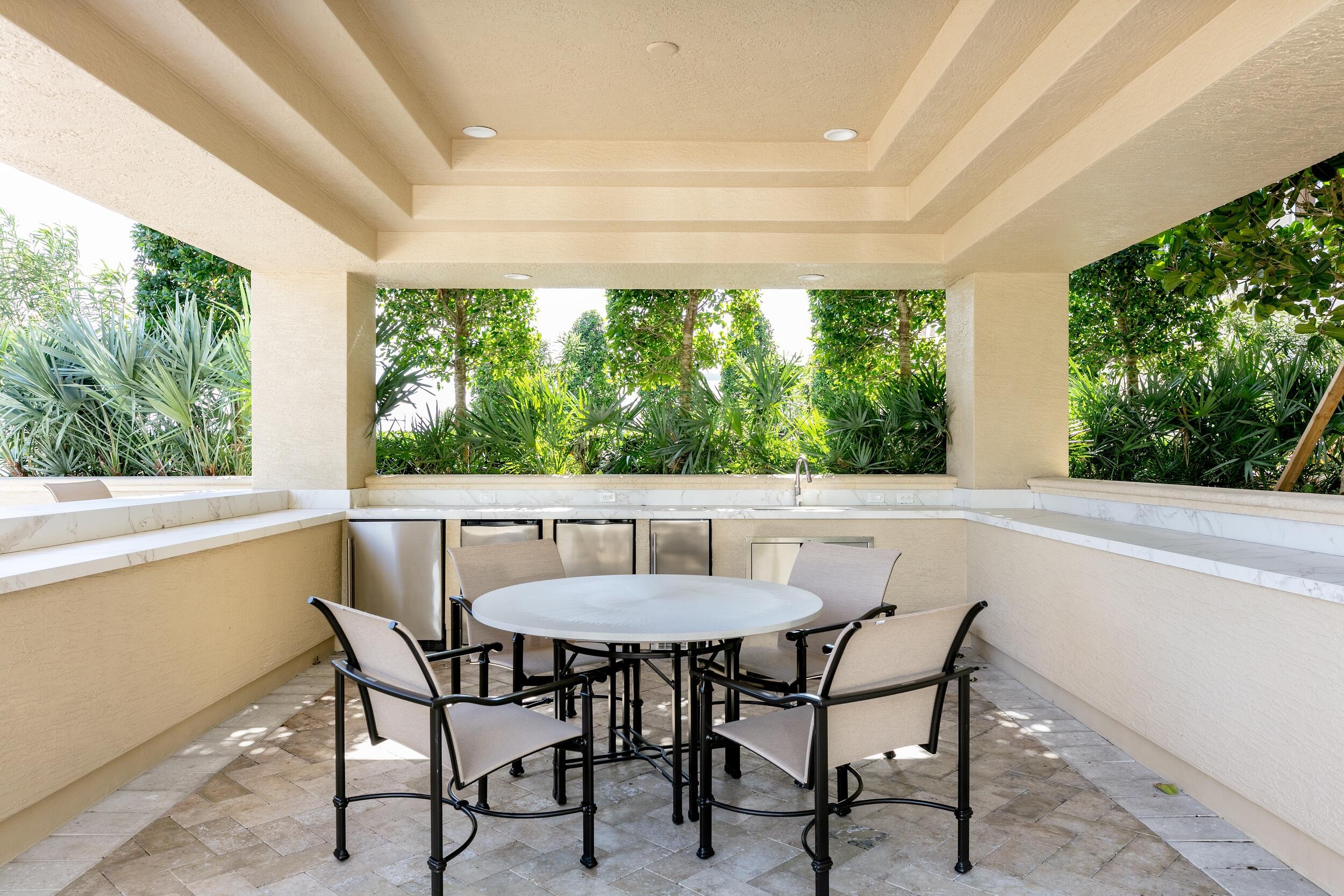 ONE WATERMARK PLACE OF THE PALM BEACHES - Residential