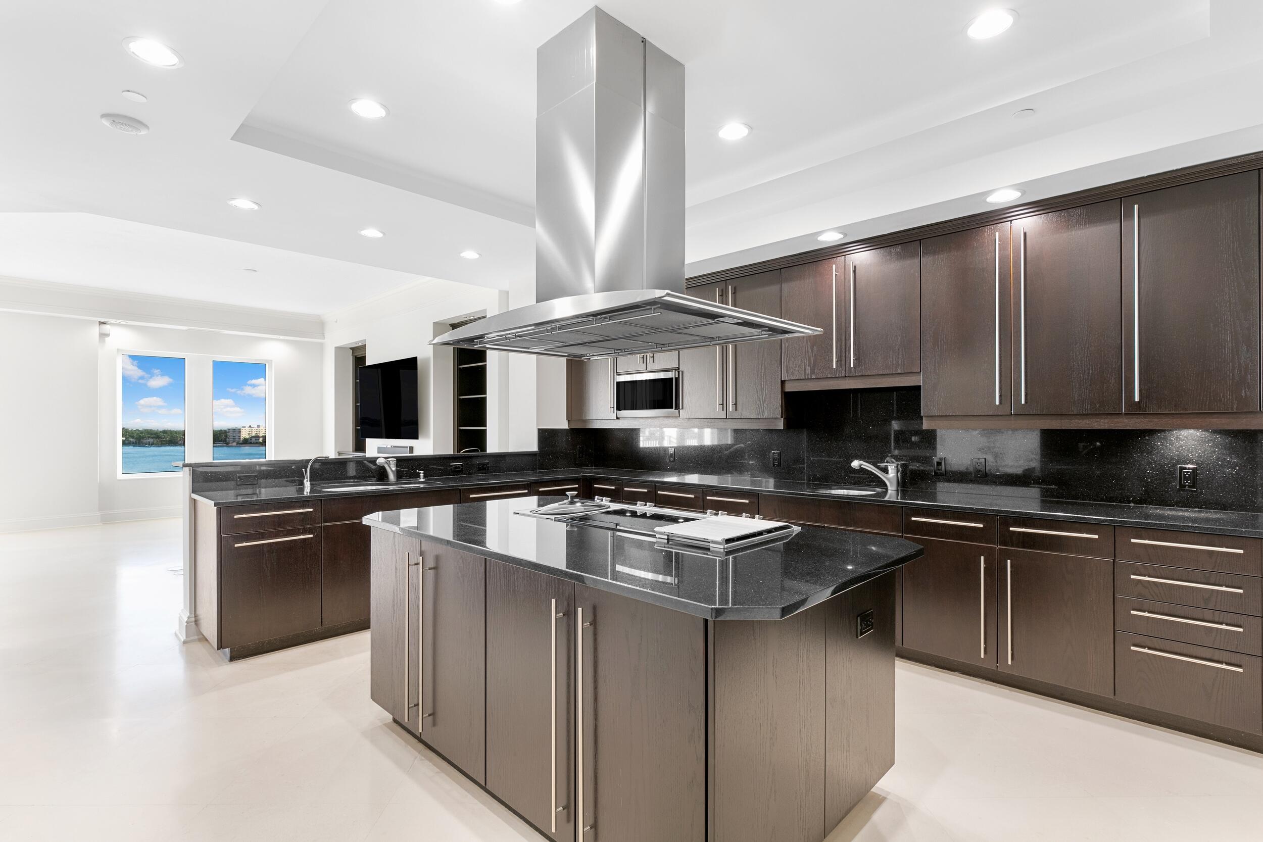ONE WATERMARK PLACE OF THE PALM BEACHES - Residential