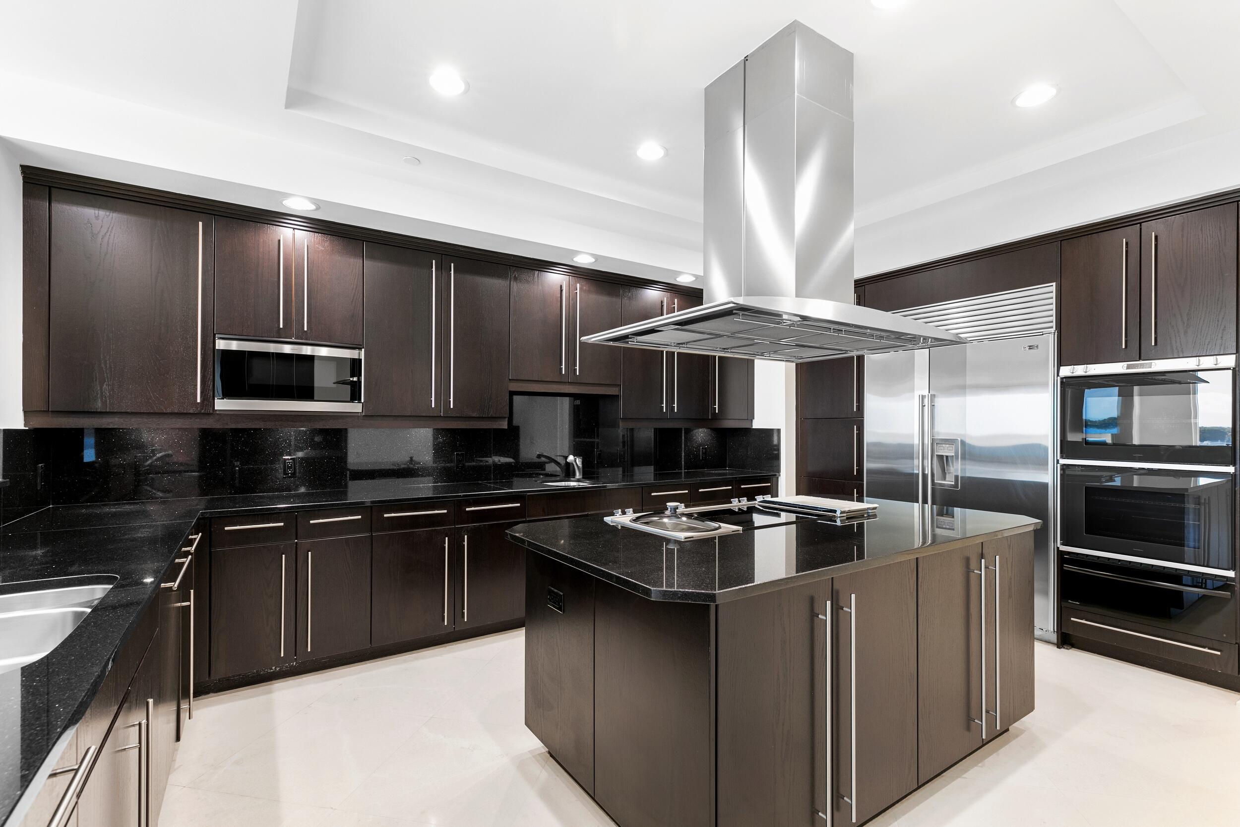 ONE WATERMARK PLACE OF THE PALM BEACHES - Residential