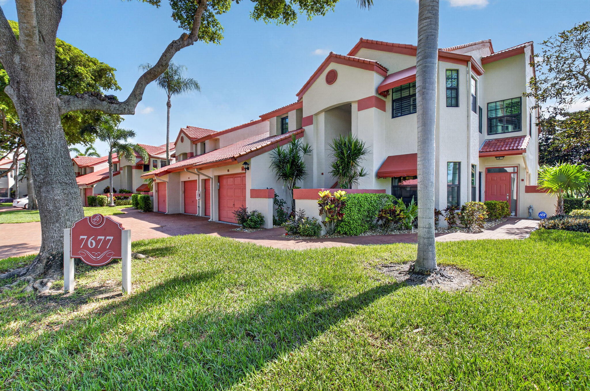 LEXINGTON CLUB VILLAS CONDO - Residential