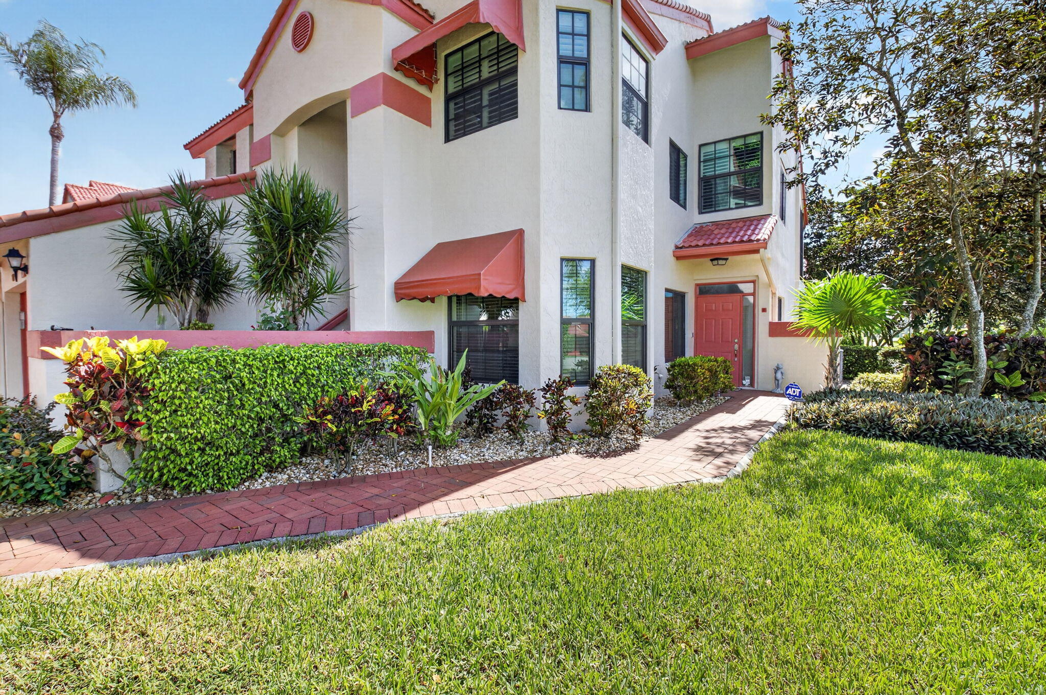 LEXINGTON CLUB VILLAS CONDO - Residential