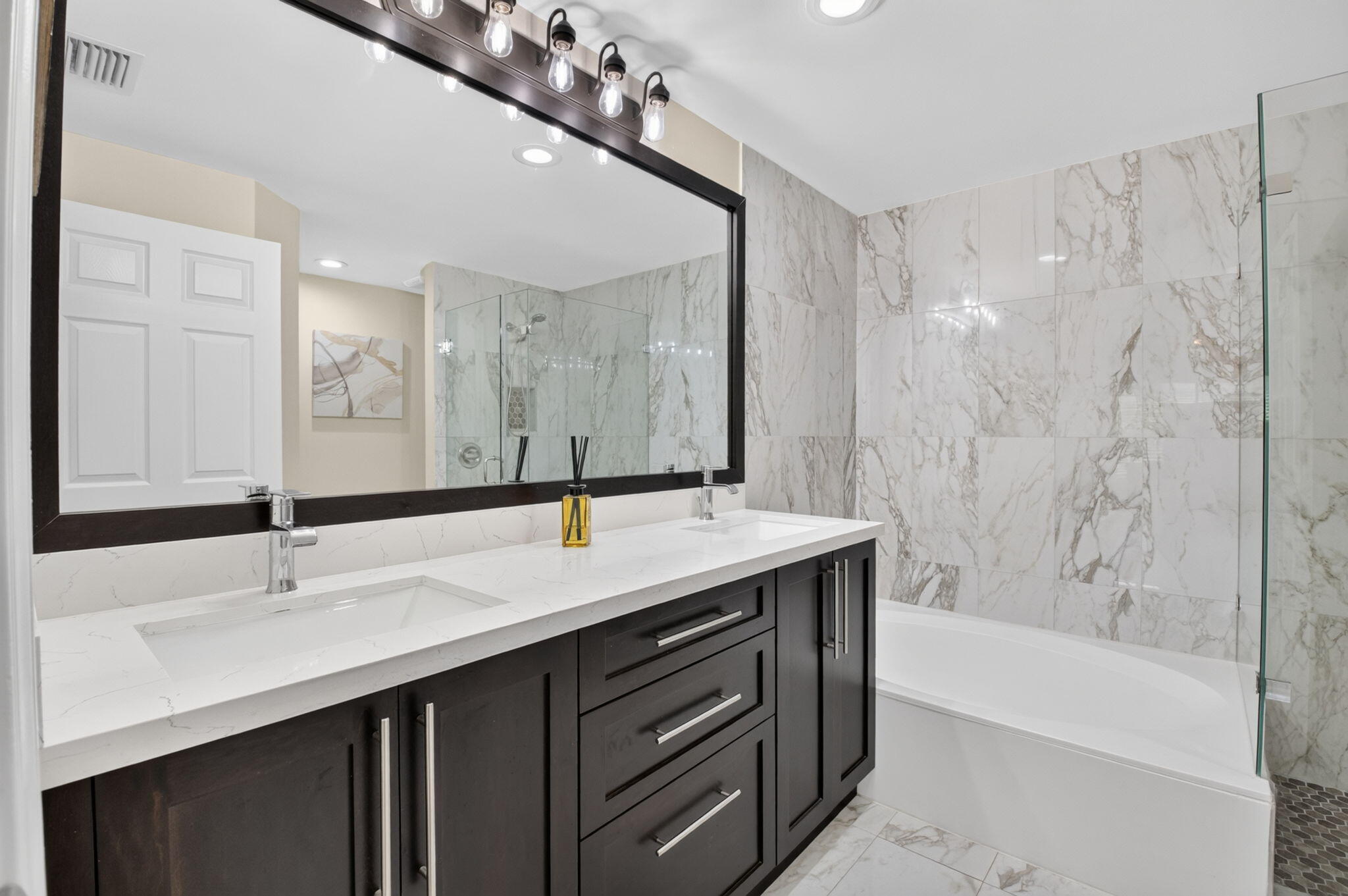 LEXINGTON CLUB VILLAS CONDO - Residential