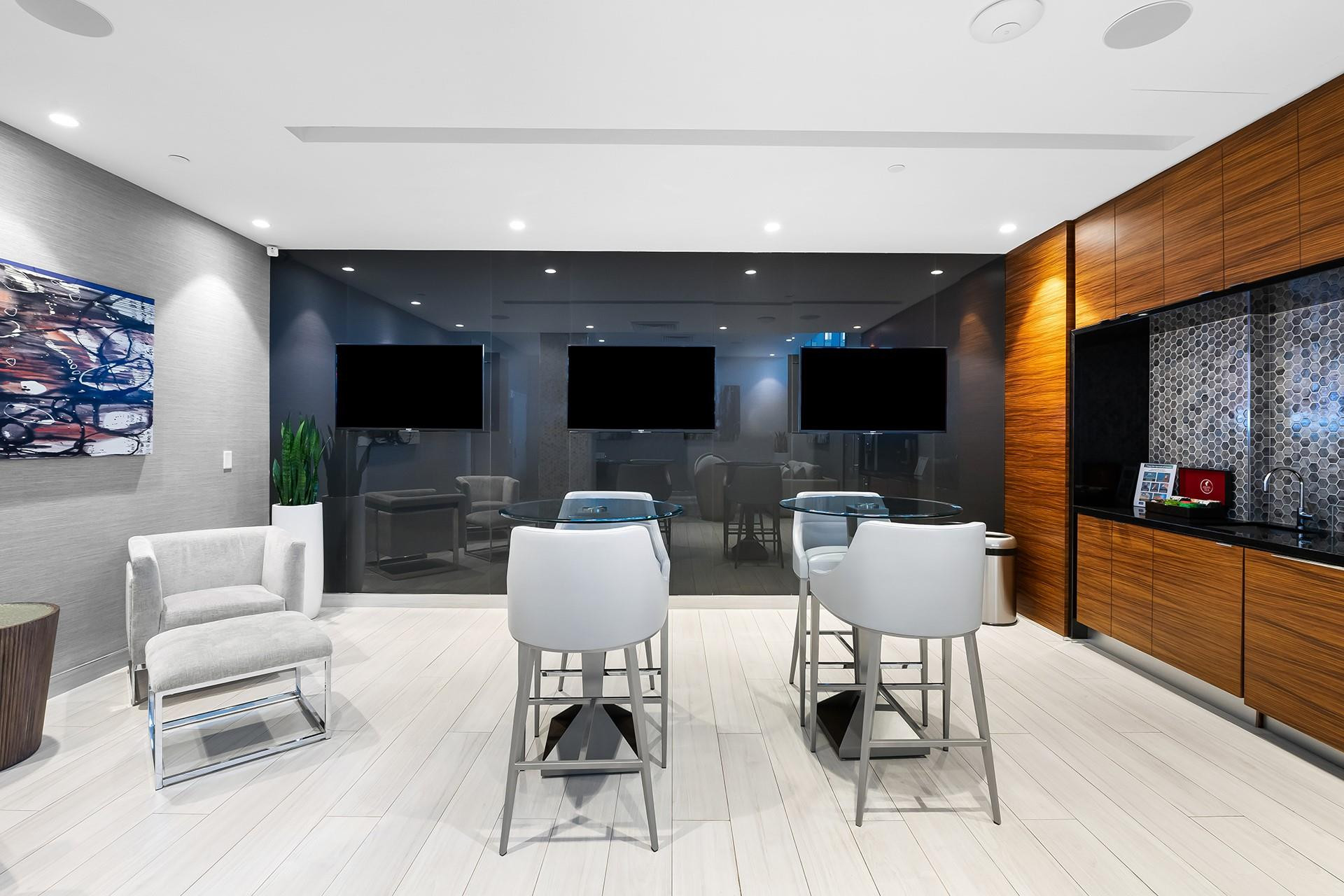PARAMOUNT - Residential Lease