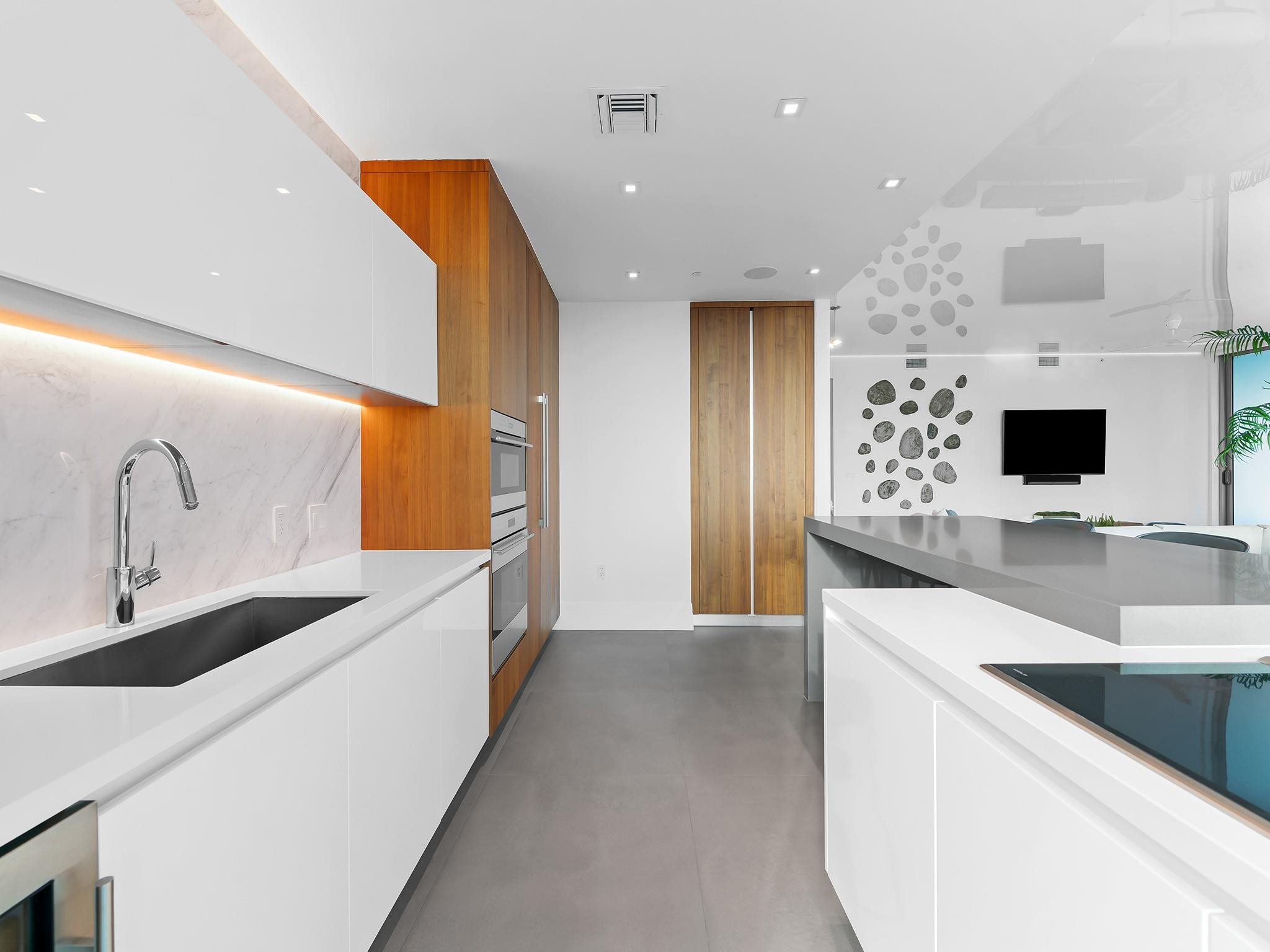 PARAMOUNT - Residential Lease