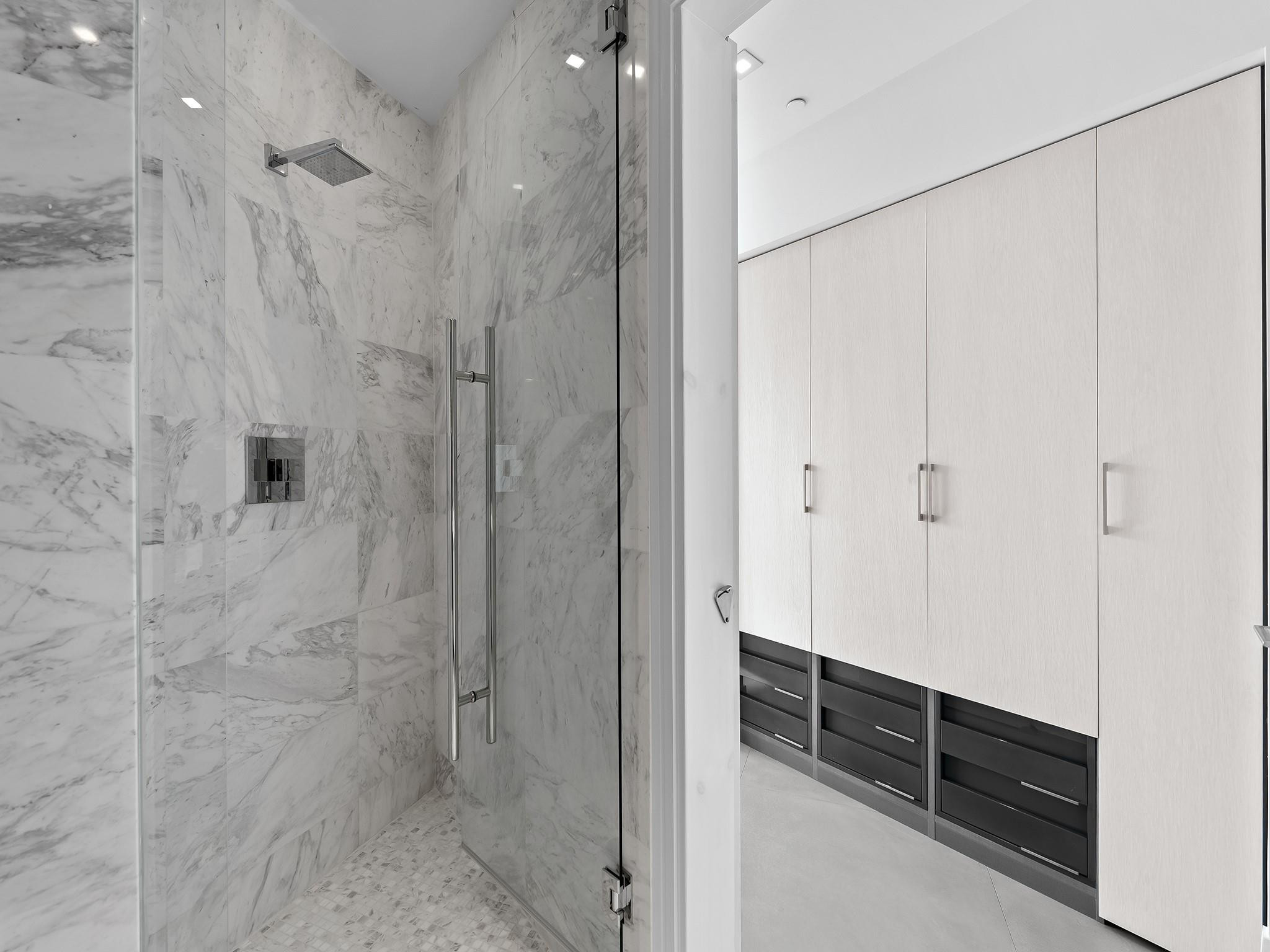 PARAMOUNT - Residential Lease