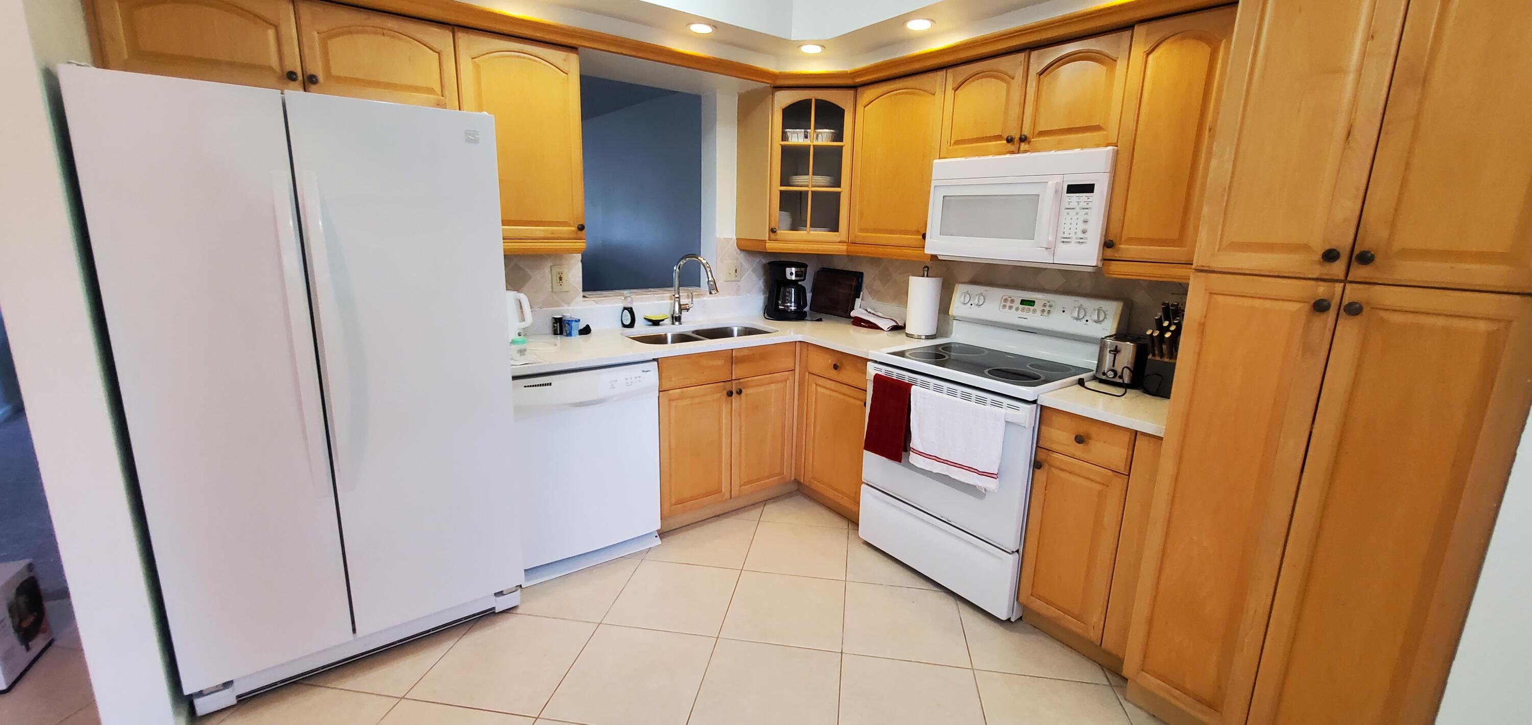 PALM LAKES CONDO - Residential Lease