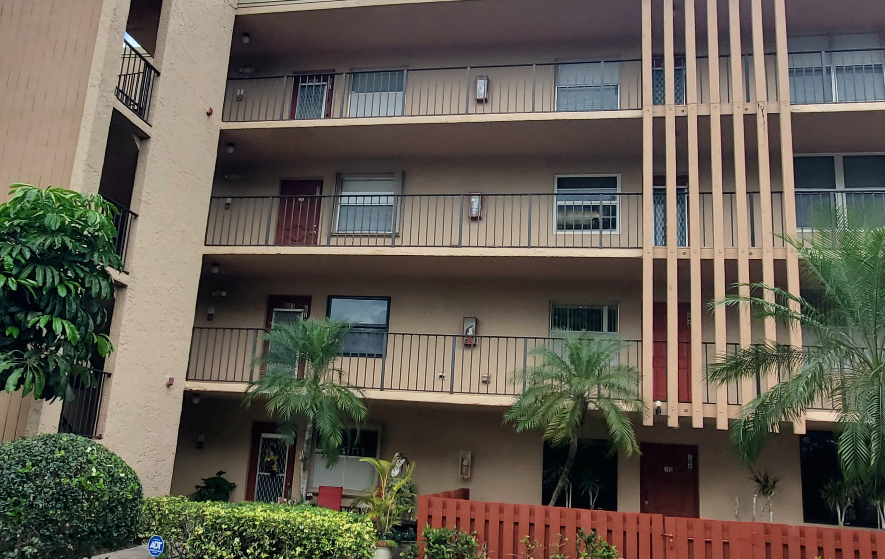 PALM LAKES CONDO - Residential Lease