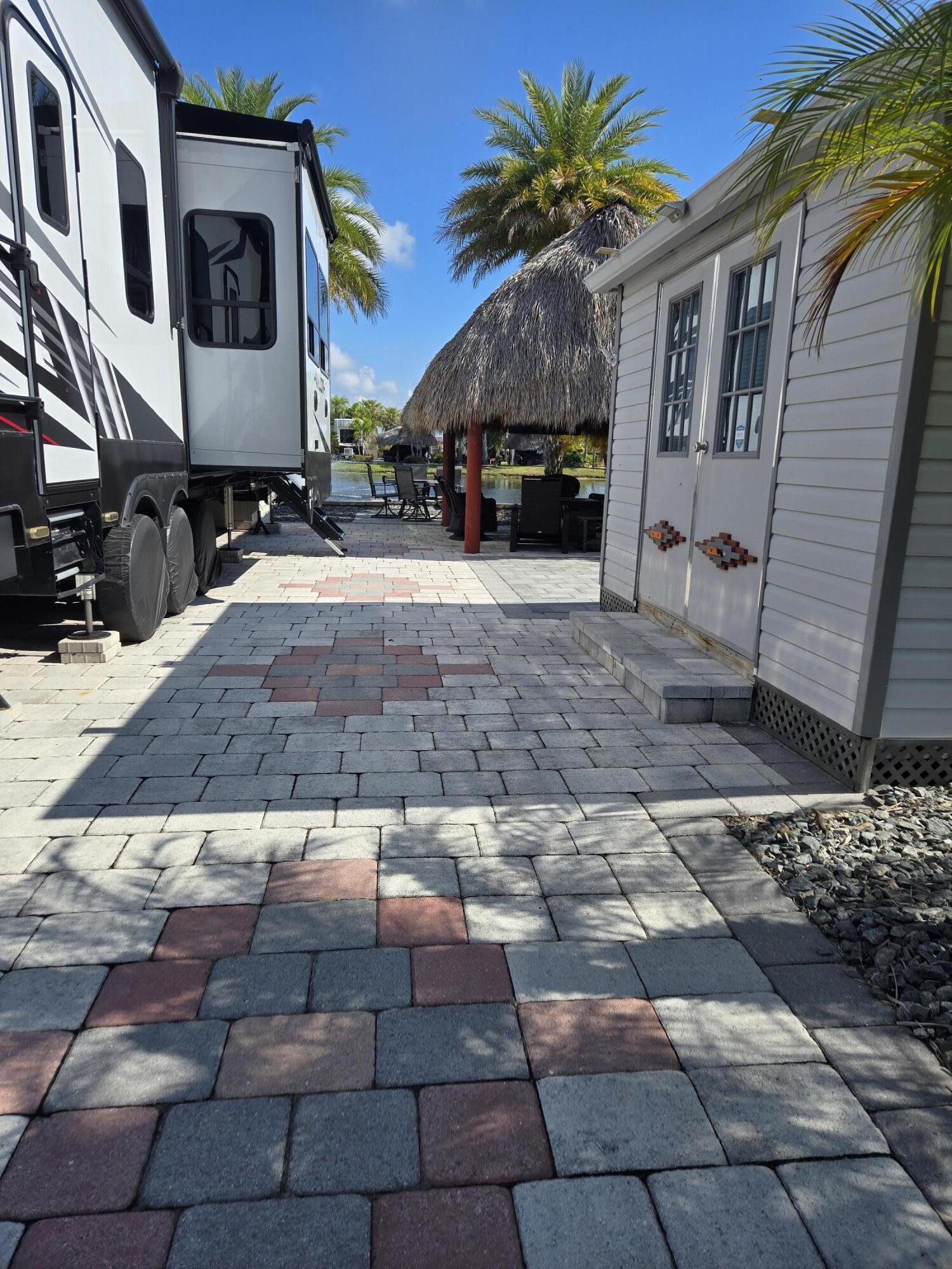 SILVER PALMS RV VILLAGE - Land