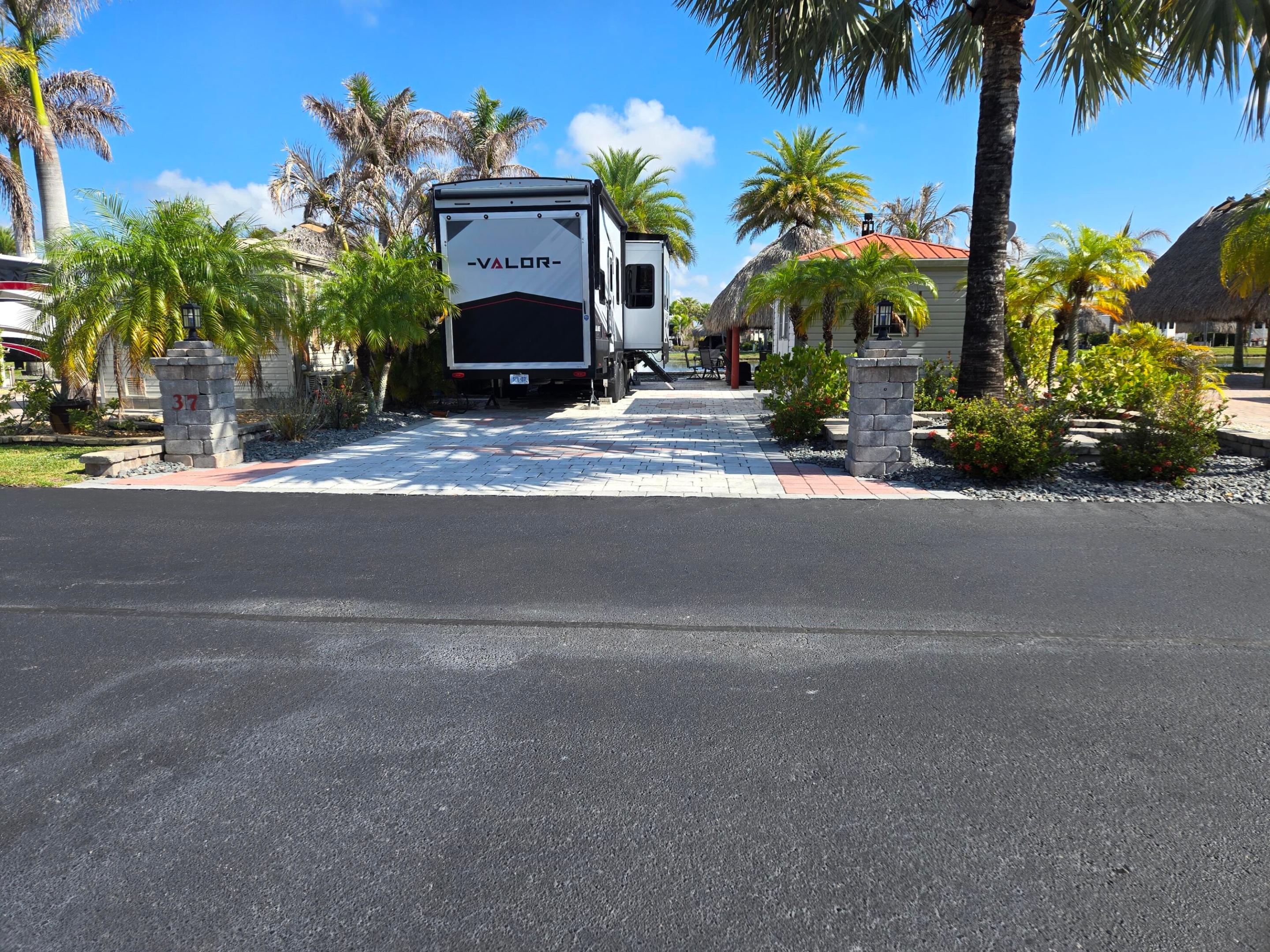 SILVER PALMS RV VILLAGE - Land