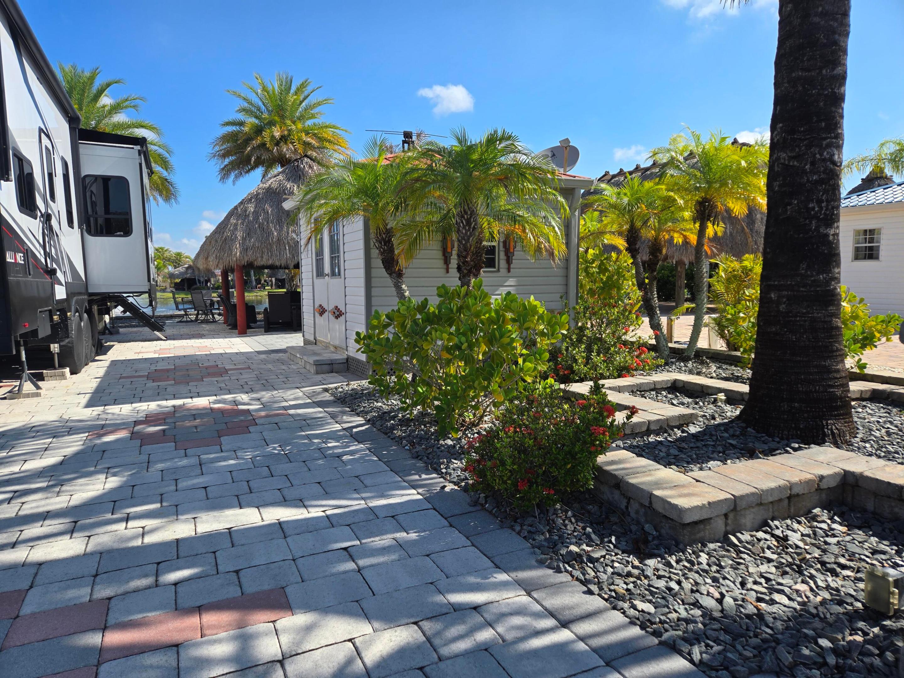 SILVER PALMS RV VILLAGE - Land